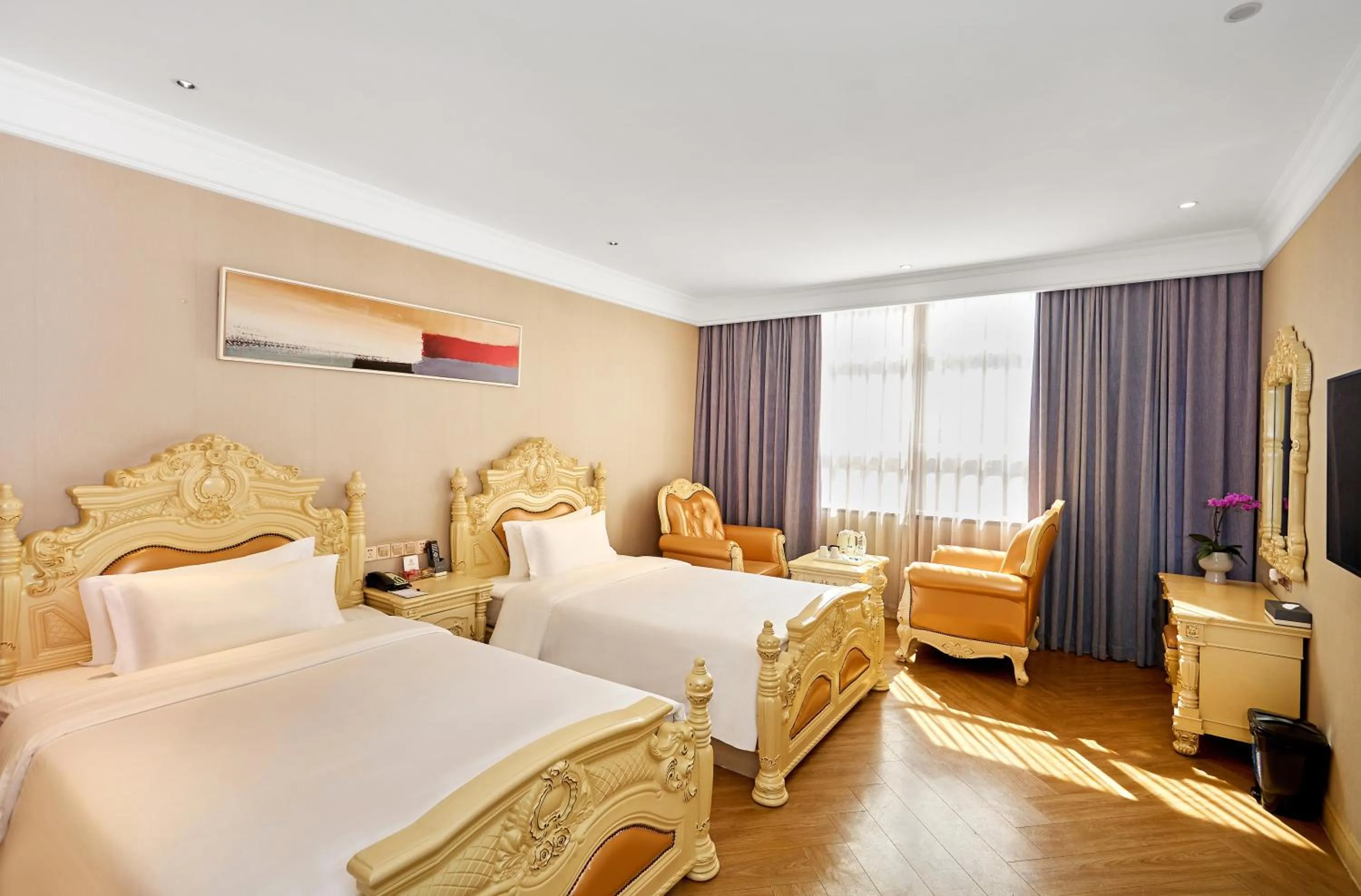 Bed in Nan Yang Royal Hotel