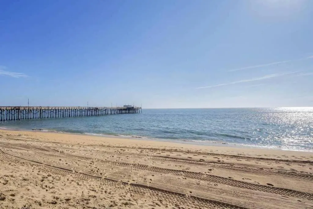 1000#3 Renovated Home by Beach & Sand - AC & More!