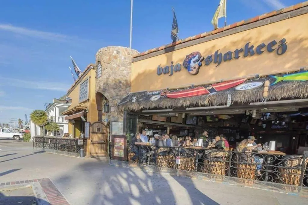 1000#3 Renovated Home by Beach & Sand - AC & More!