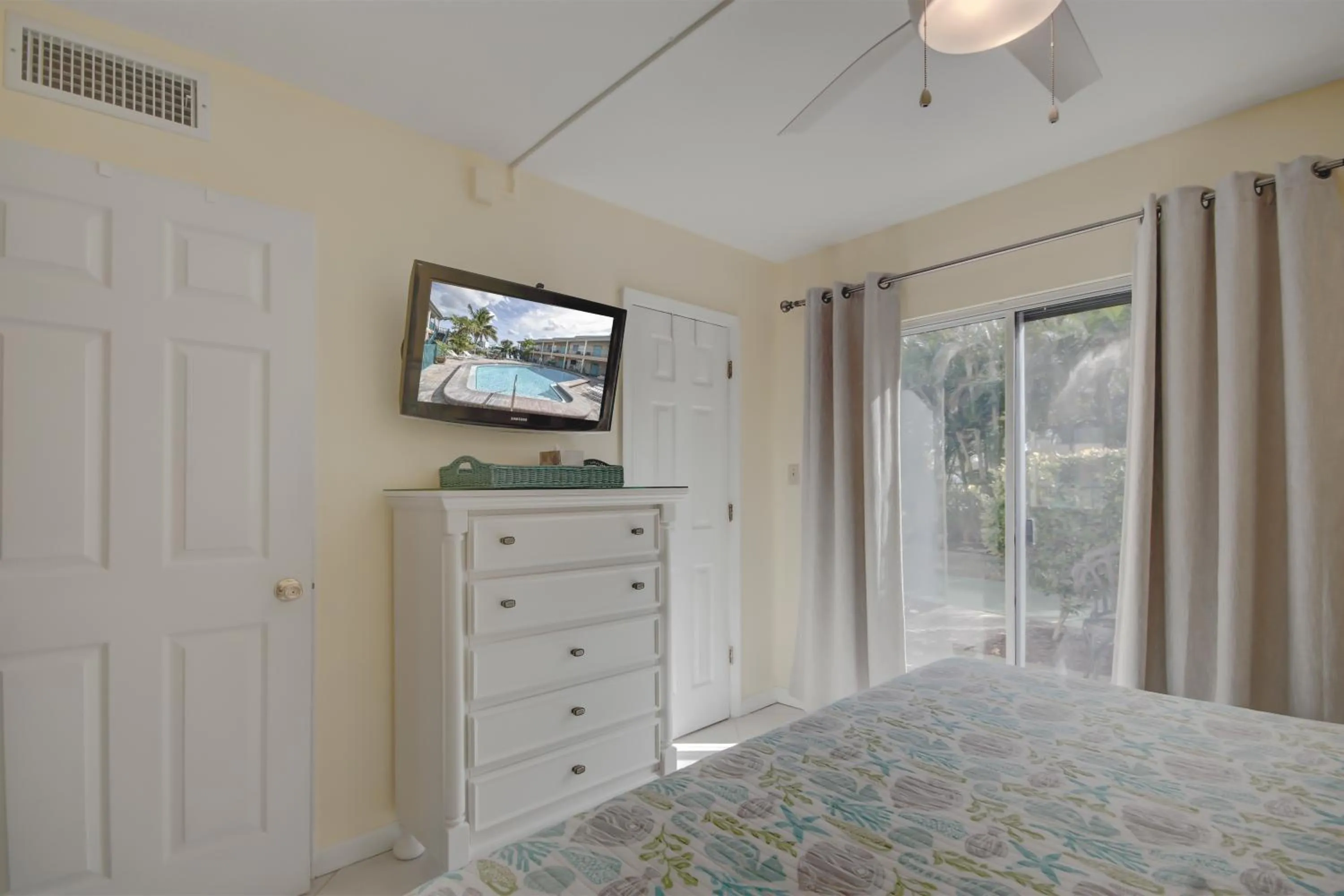 Bed in Five Palms Vacation Rentals- Daily - Weekly - Monthly