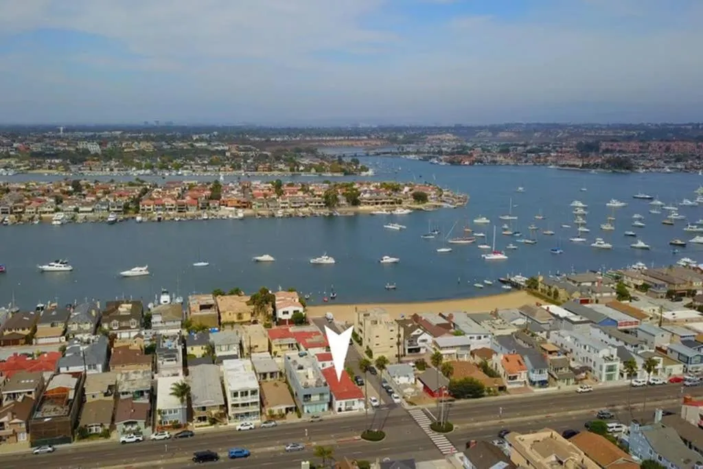 Bird's eye view in 1000#5 Premier Modern Home w View, Parking, and AC