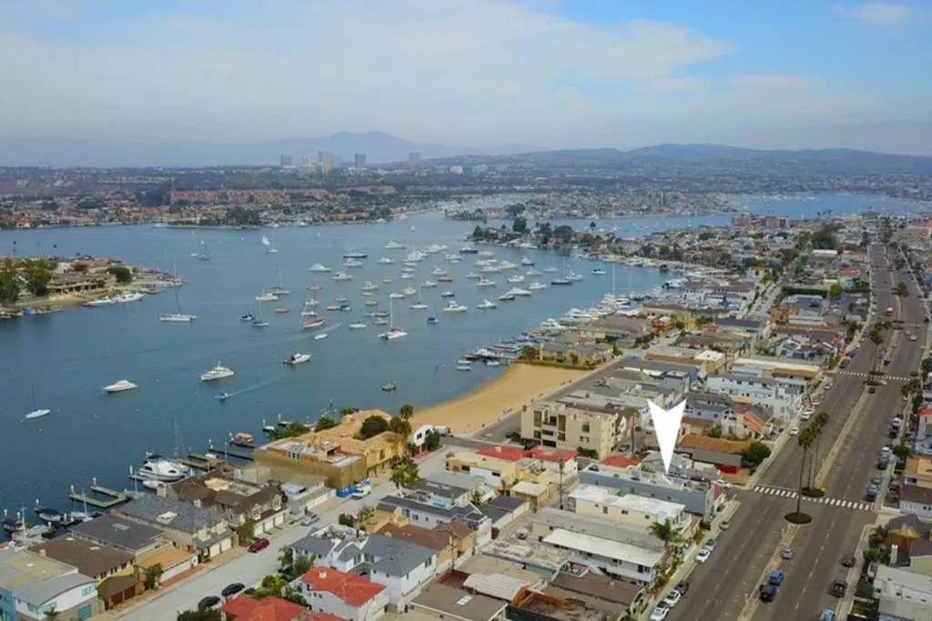 Bird's eye view in 1000#5 Premier Modern Home w View, Parking, and AC