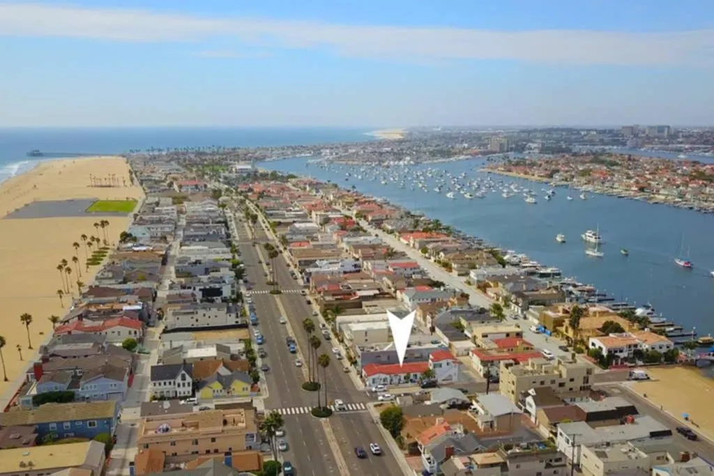 Bird's eye view in 1000#5 Premier Modern Home w View, Parking, and AC