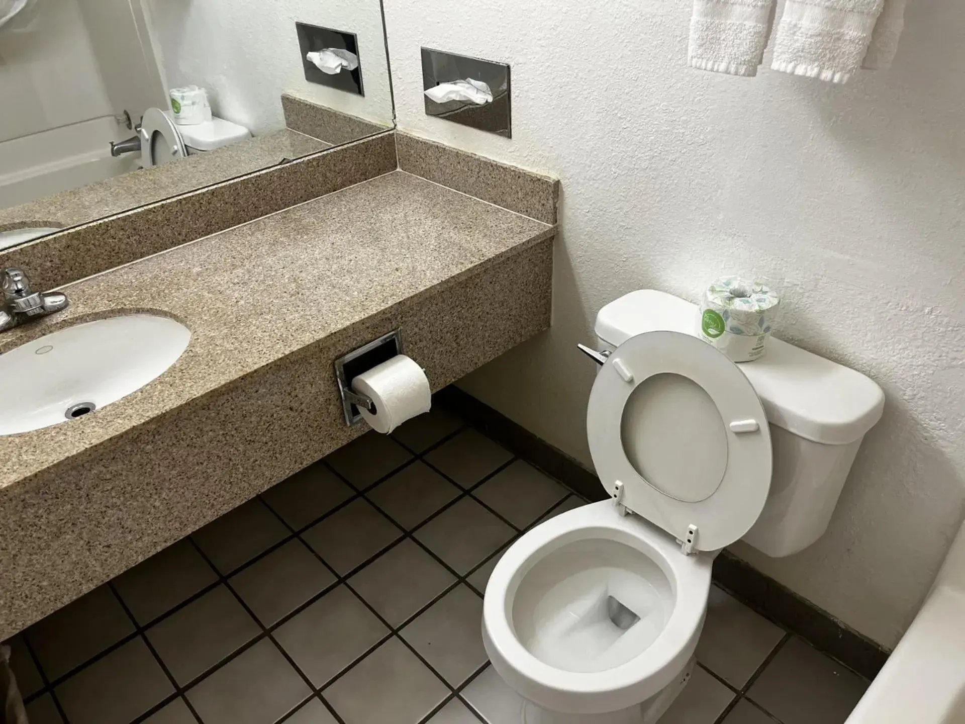 King Room - Disability Access in Budget Inn Laramie King Room - Disability Access in Budget Inn Laramie