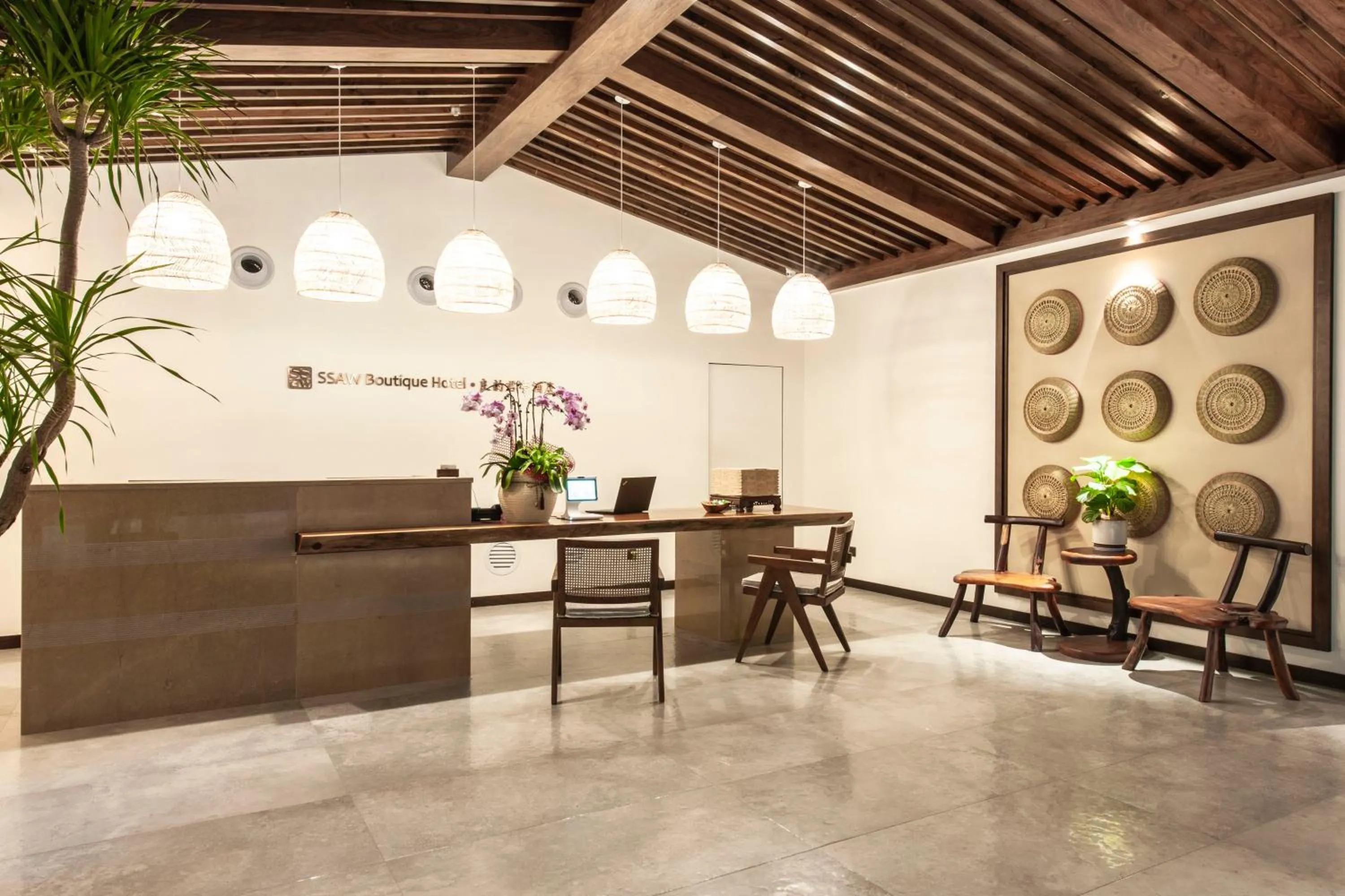 Seating area in SSAW Boutique Hotel Hangzhou Liangyun