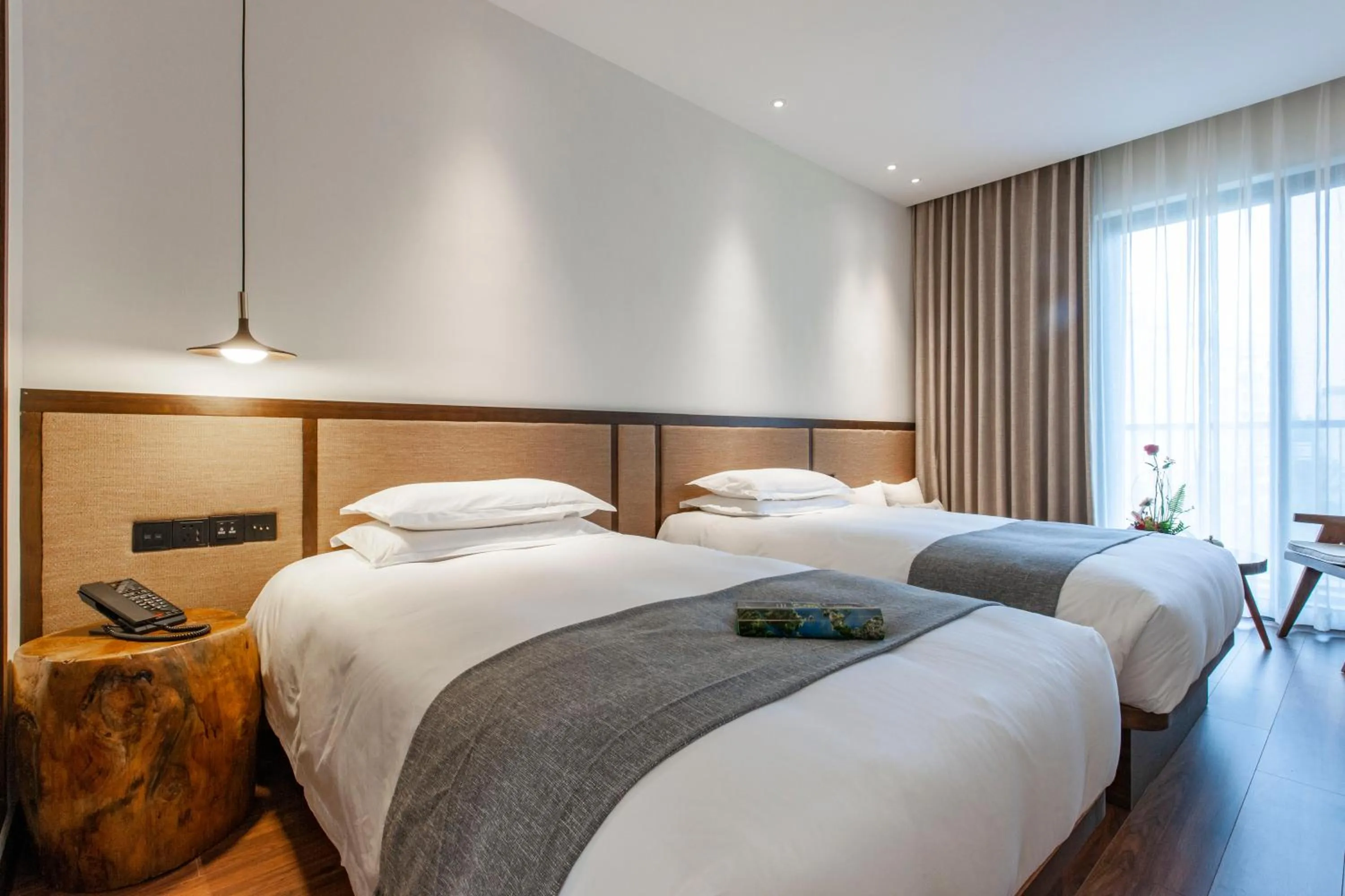 Bed in SSAW Boutique Hotel Hangzhou Liangyun