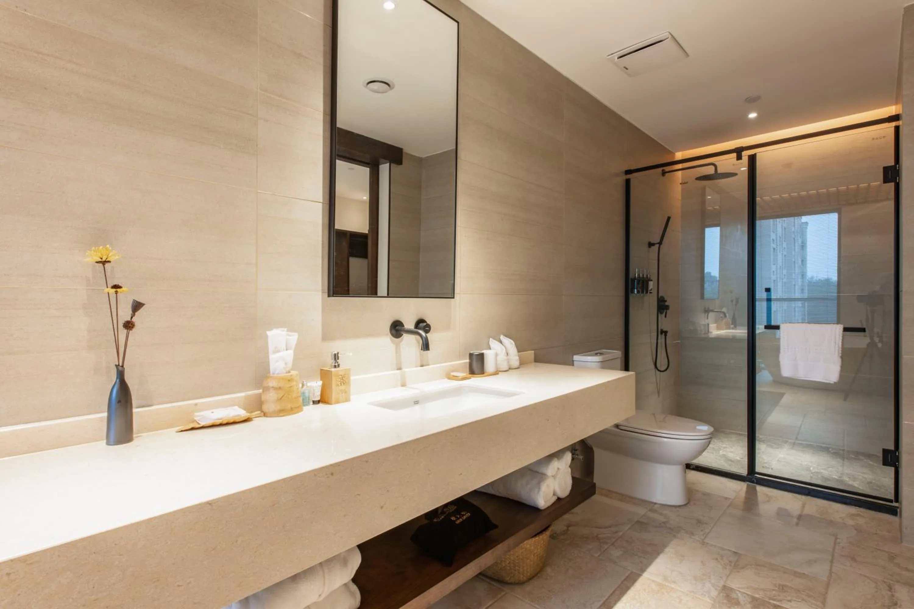 Shower in SSAW Boutique Hotel Hangzhou Liangyun