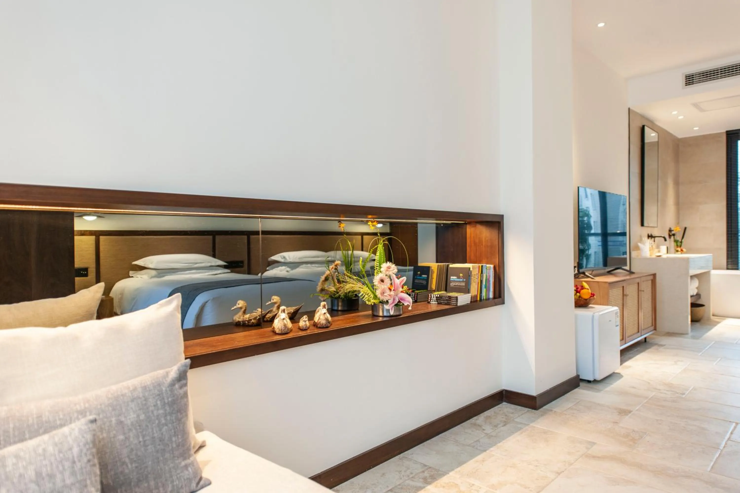 Living room in SSAW Boutique Hotel Hangzhou Liangyun