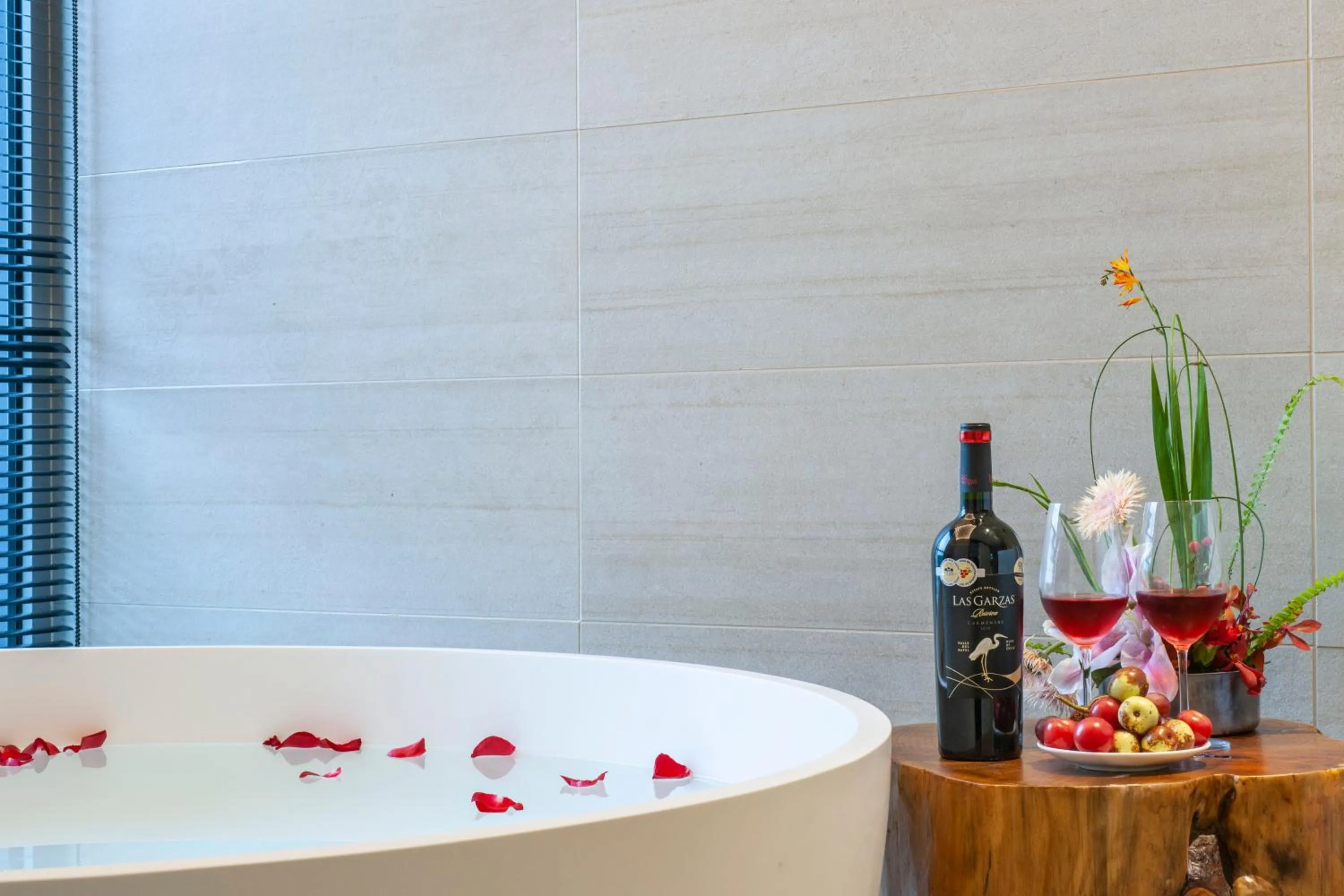 Bath in SSAW Boutique Hotel Hangzhou Liangyun