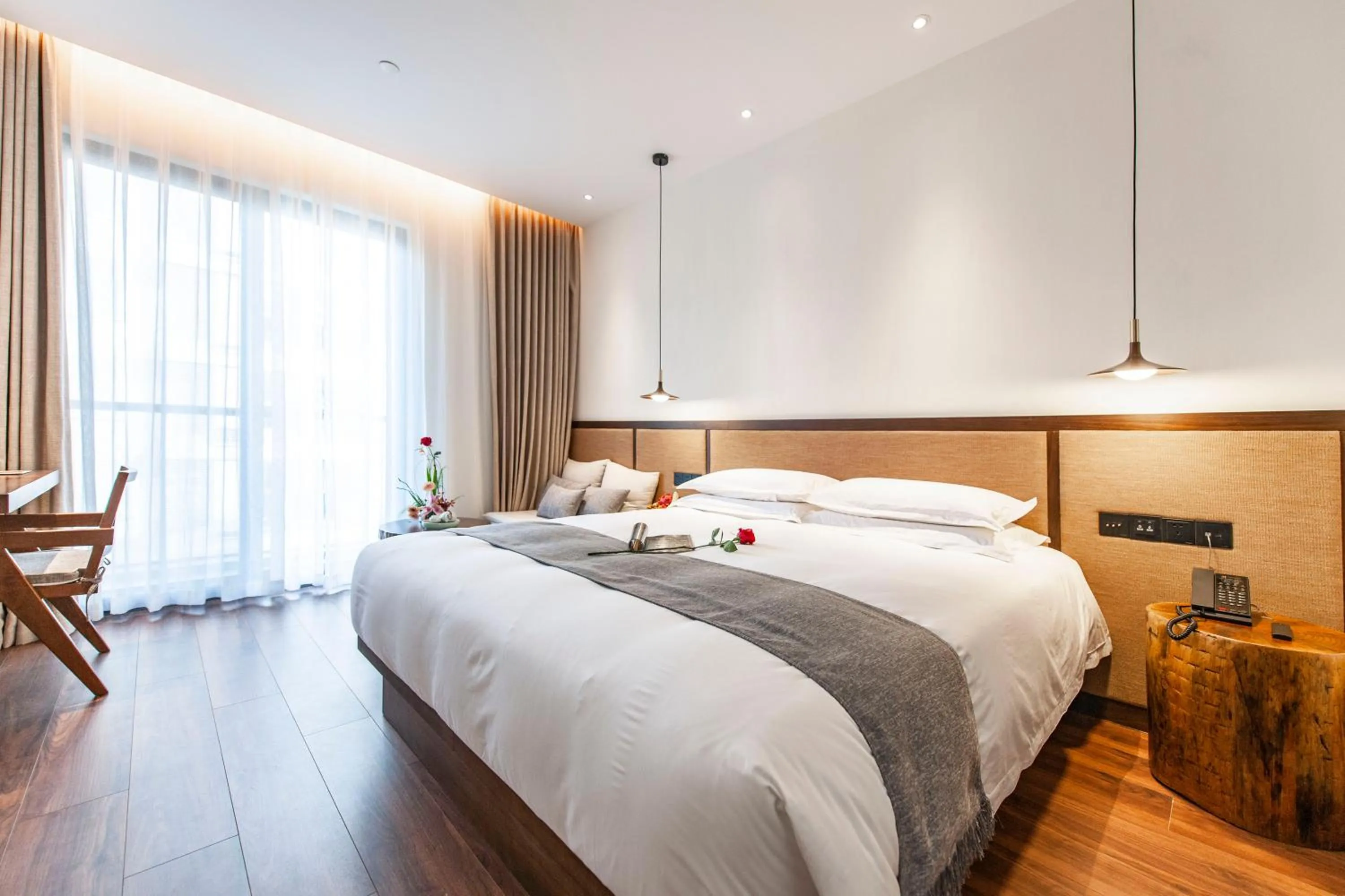 Bed in SSAW Boutique Hotel Hangzhou Liangyun