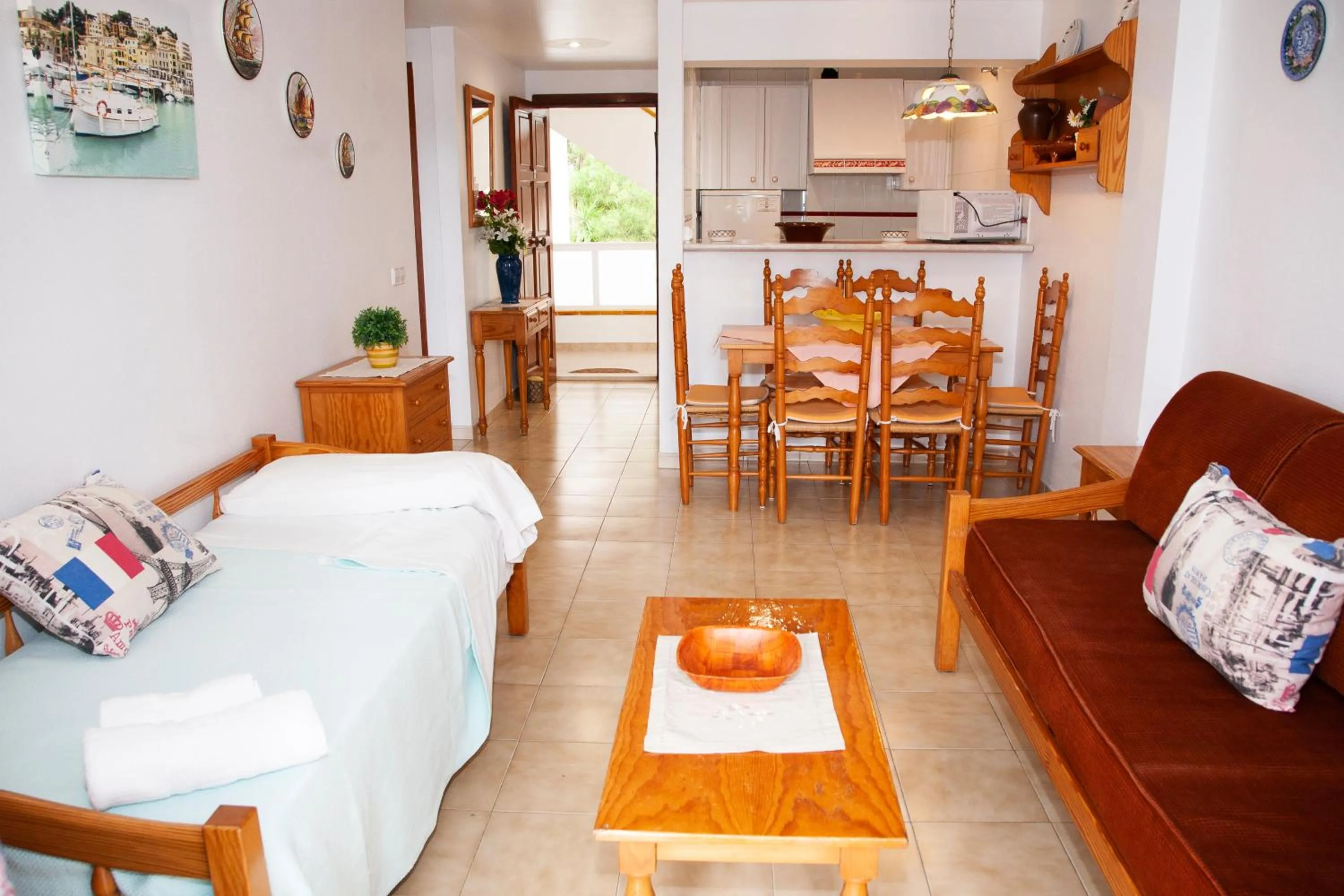 Dining area, Bed in Atalaya Bosque Apartamentos