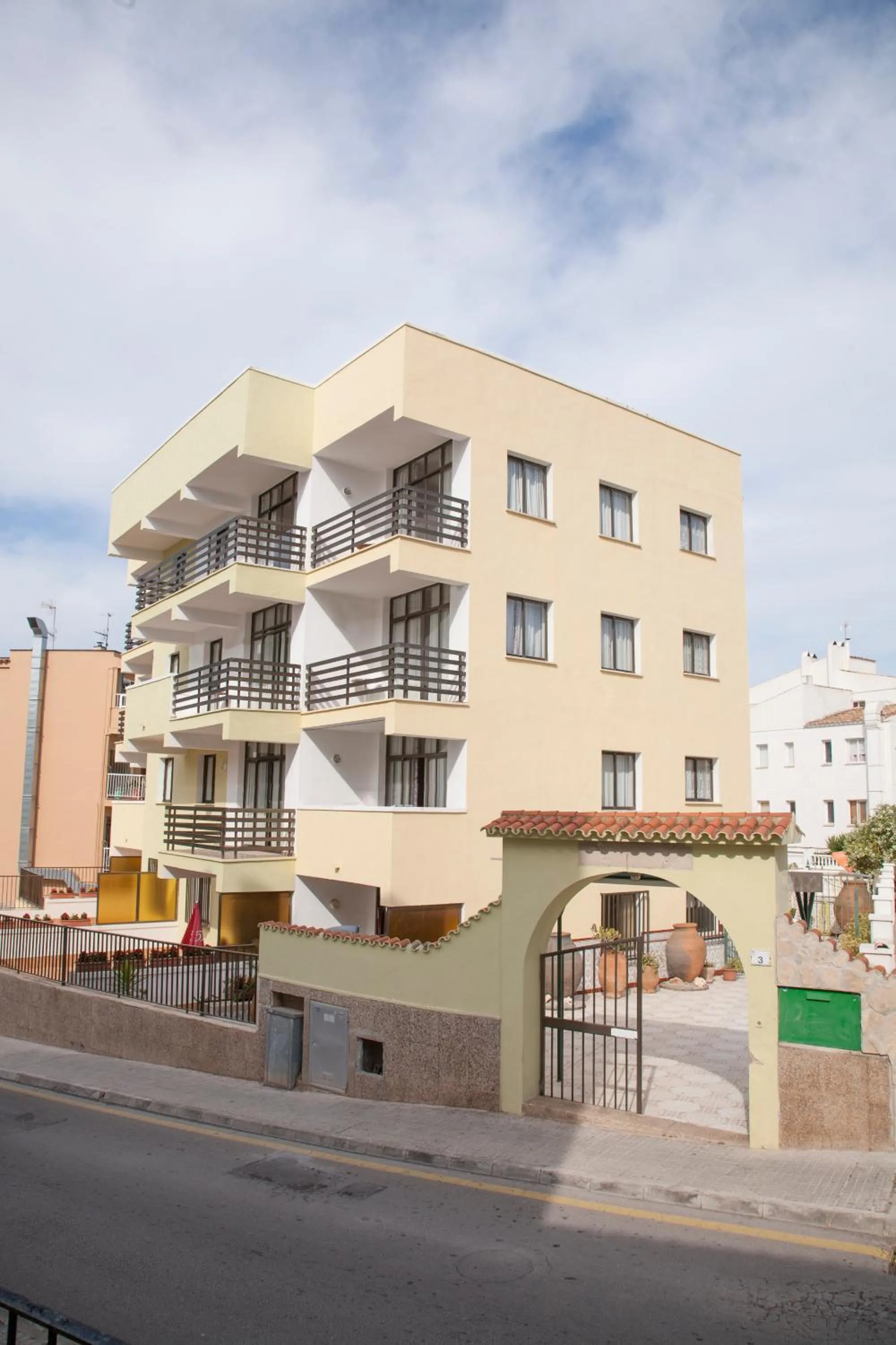 Facade/entrance in Bonaire Paguera