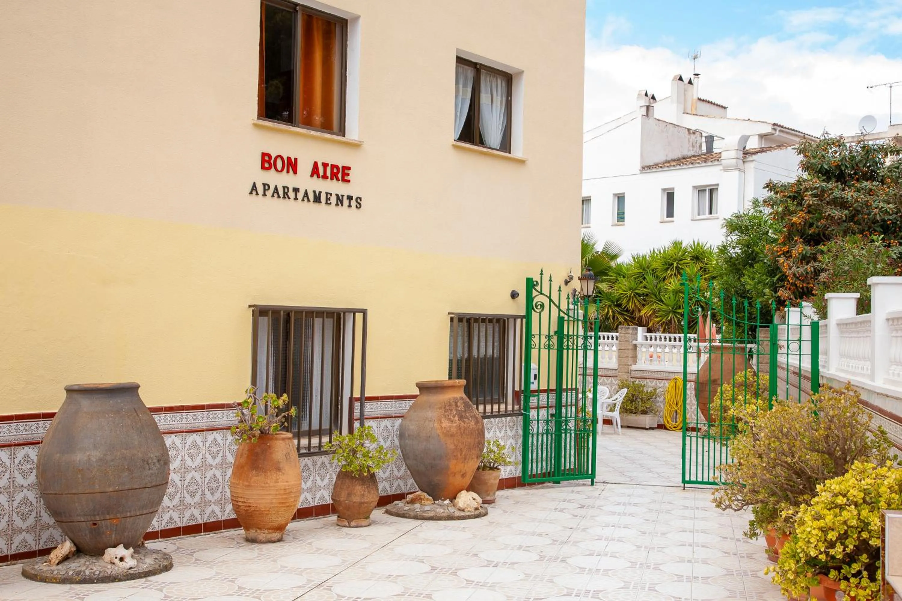 Facade/entrance in Bonaire Paguera