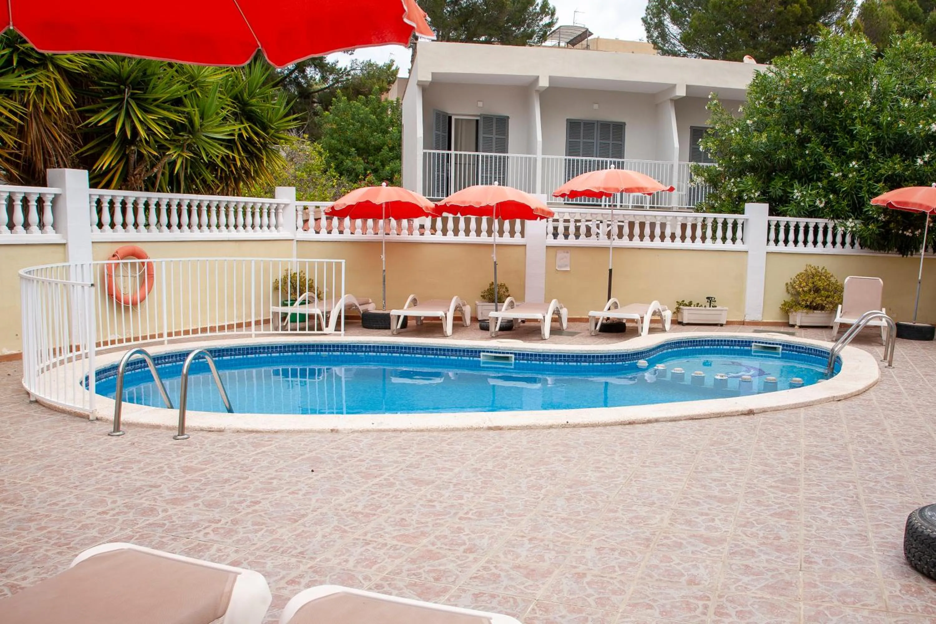 Swimming pool in Bonaire Paguera