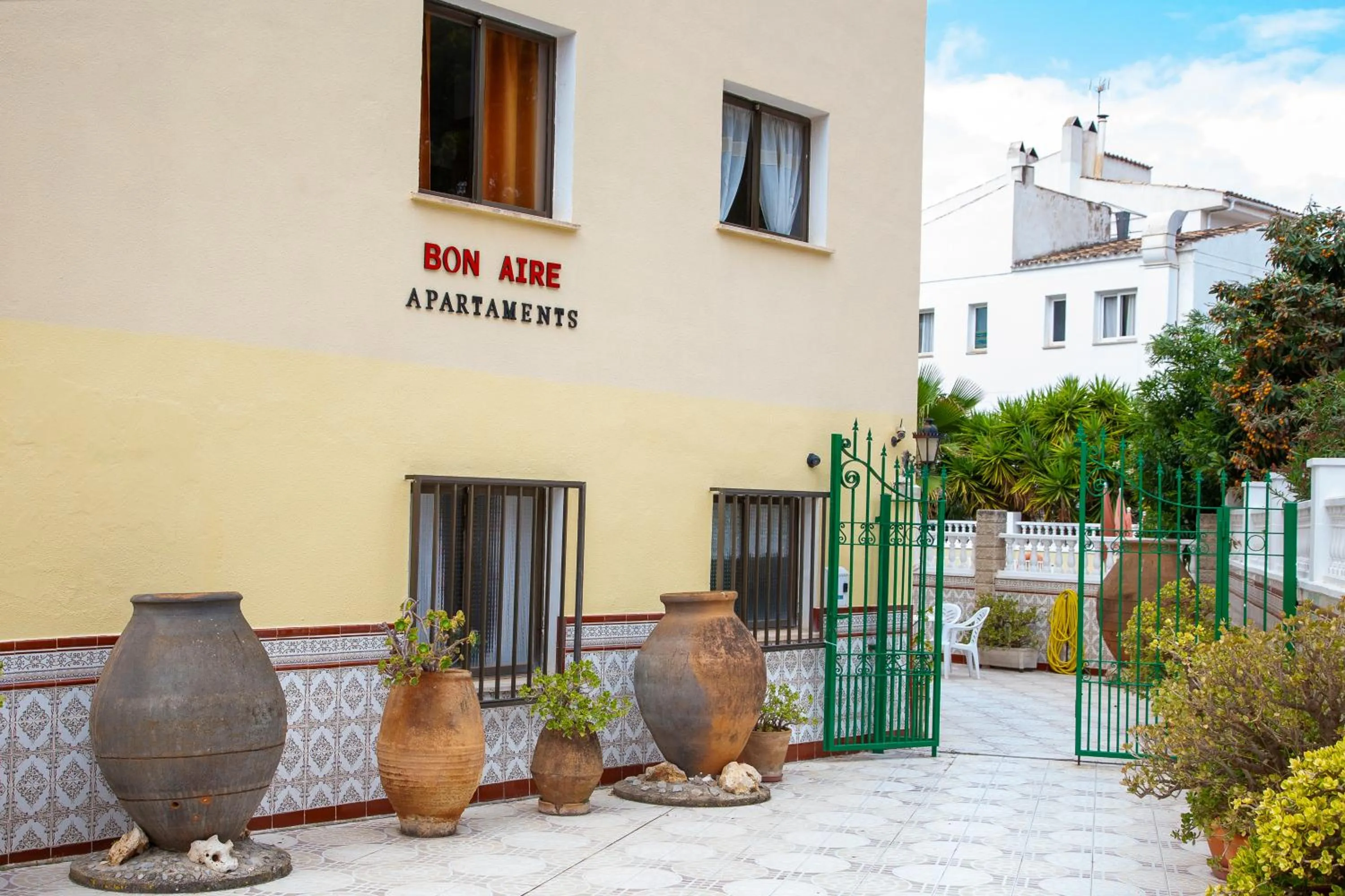 Facade/entrance in Bonaire Paguera