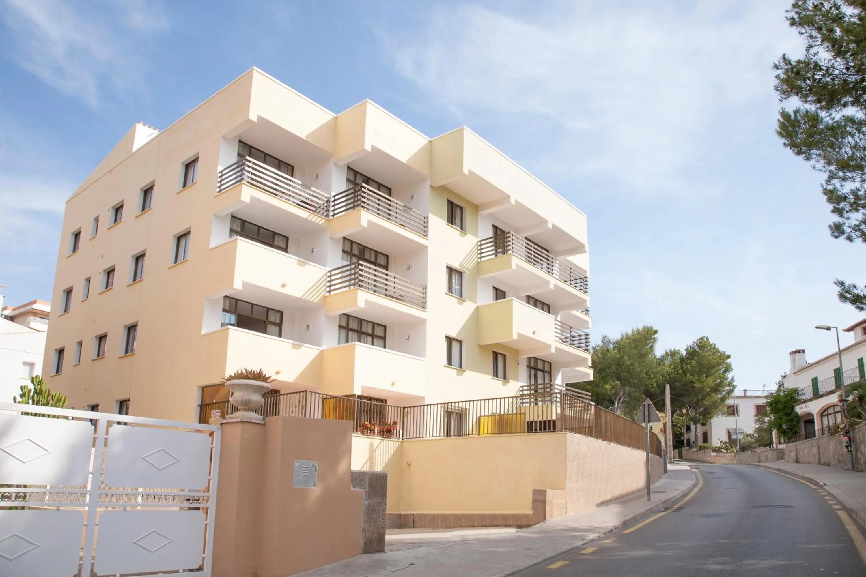 Facade/entrance in Bonaire Paguera