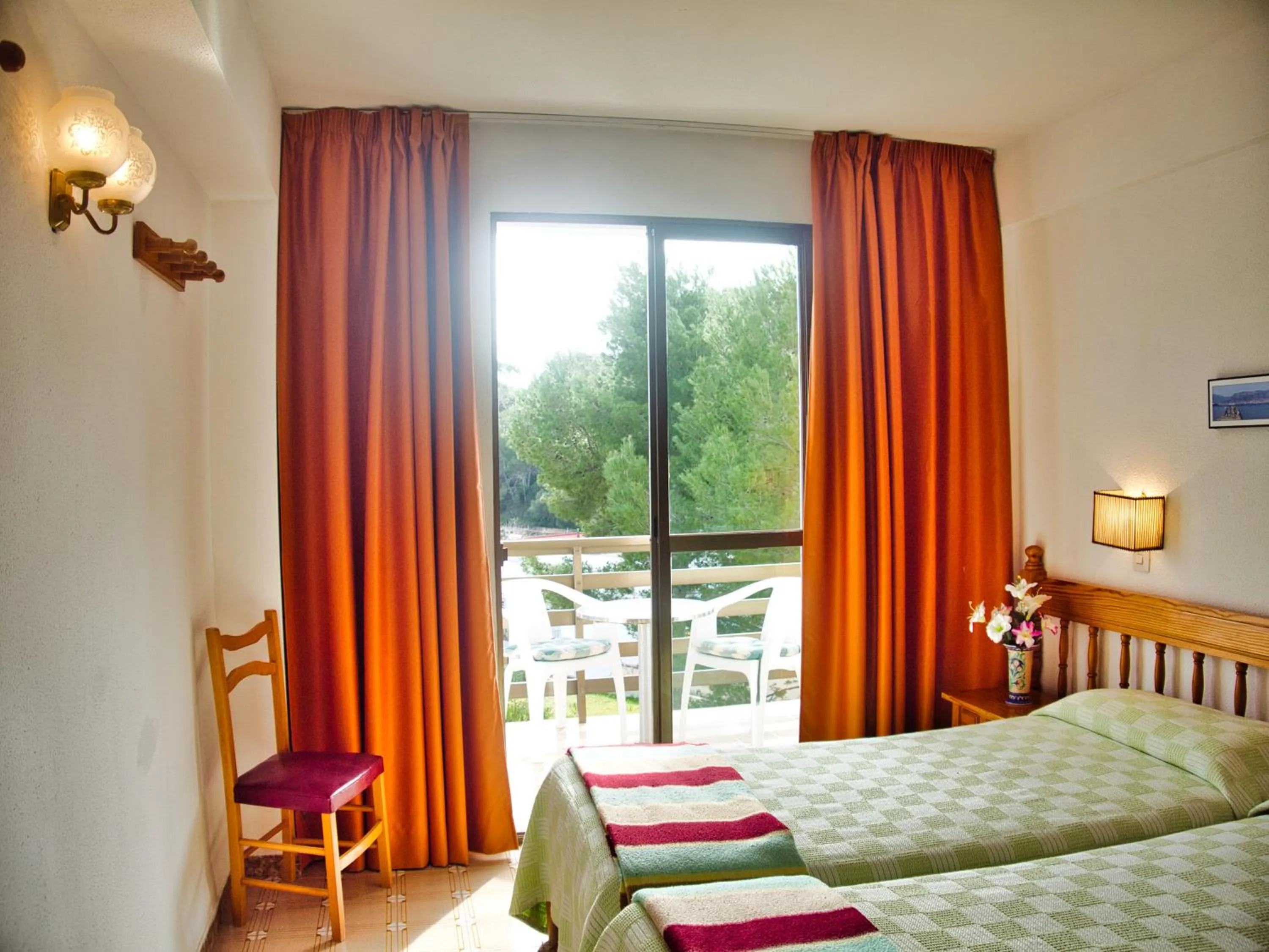 Photo of the whole room, Bed in Bonaire Paguera