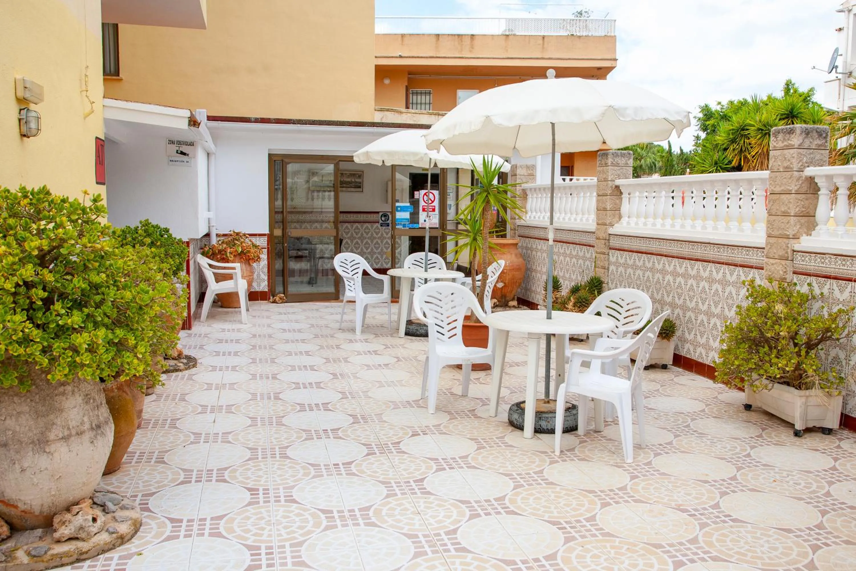Facade/entrance in Bonaire Paguera