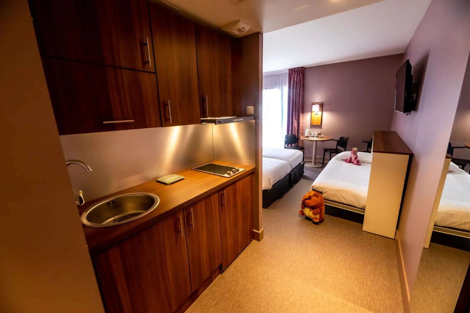Kitchen or kitchenette, Bed in Best Western Eden SPA