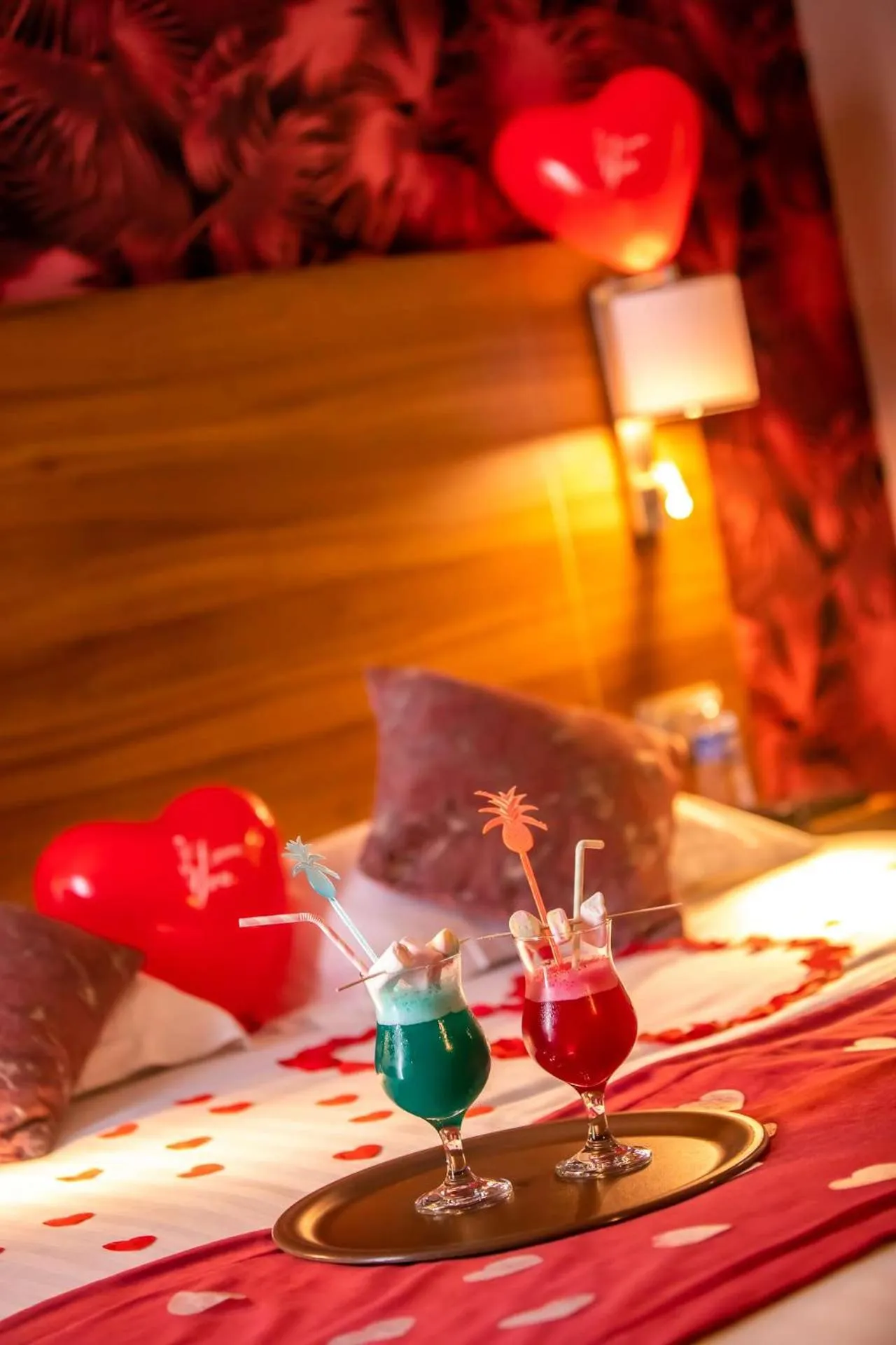 Lounge or bar, Bed in Brit Hotel Eden SPA Honfleur