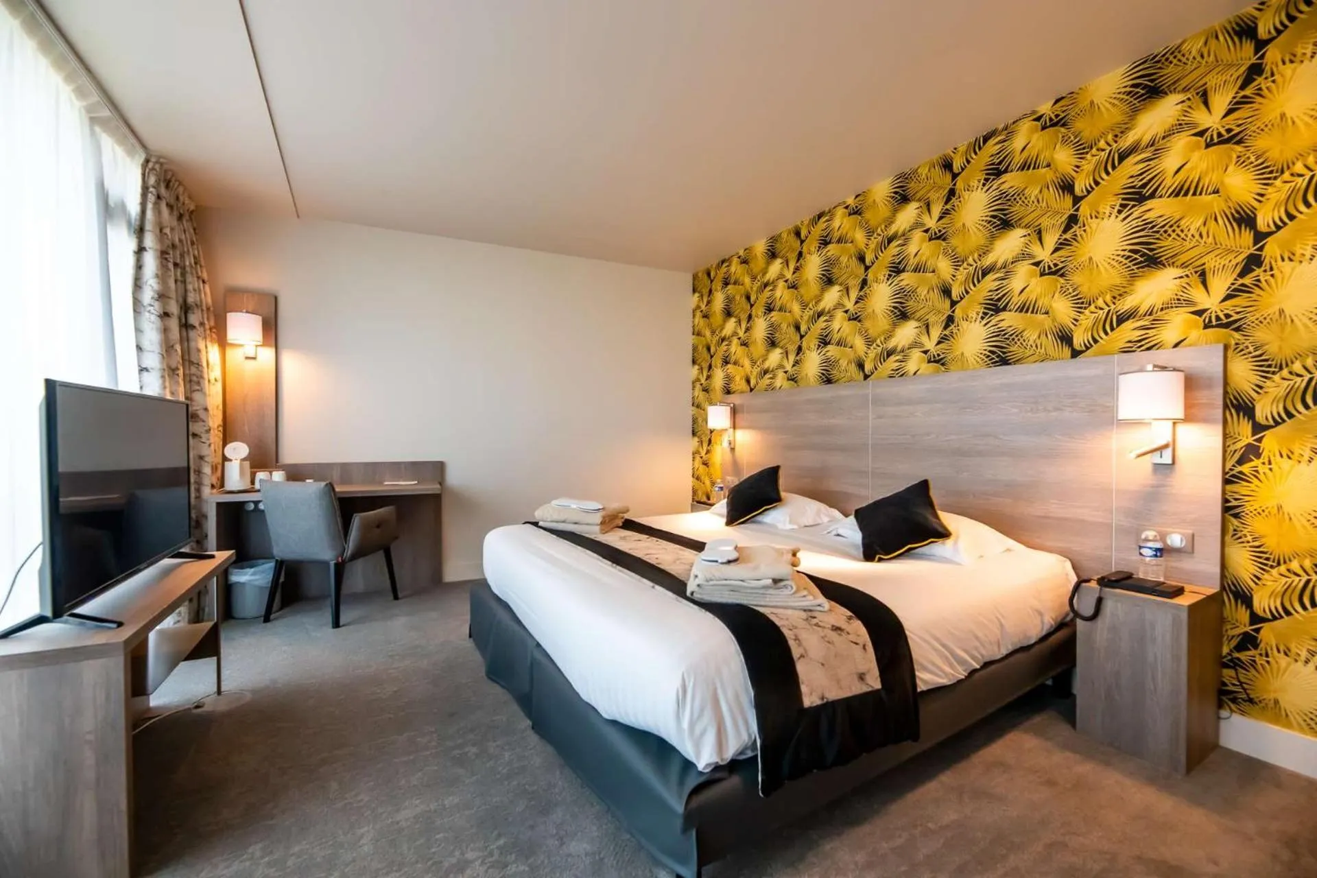 Bedroom, Bed in Brit Hotel Eden SPA Honfleur