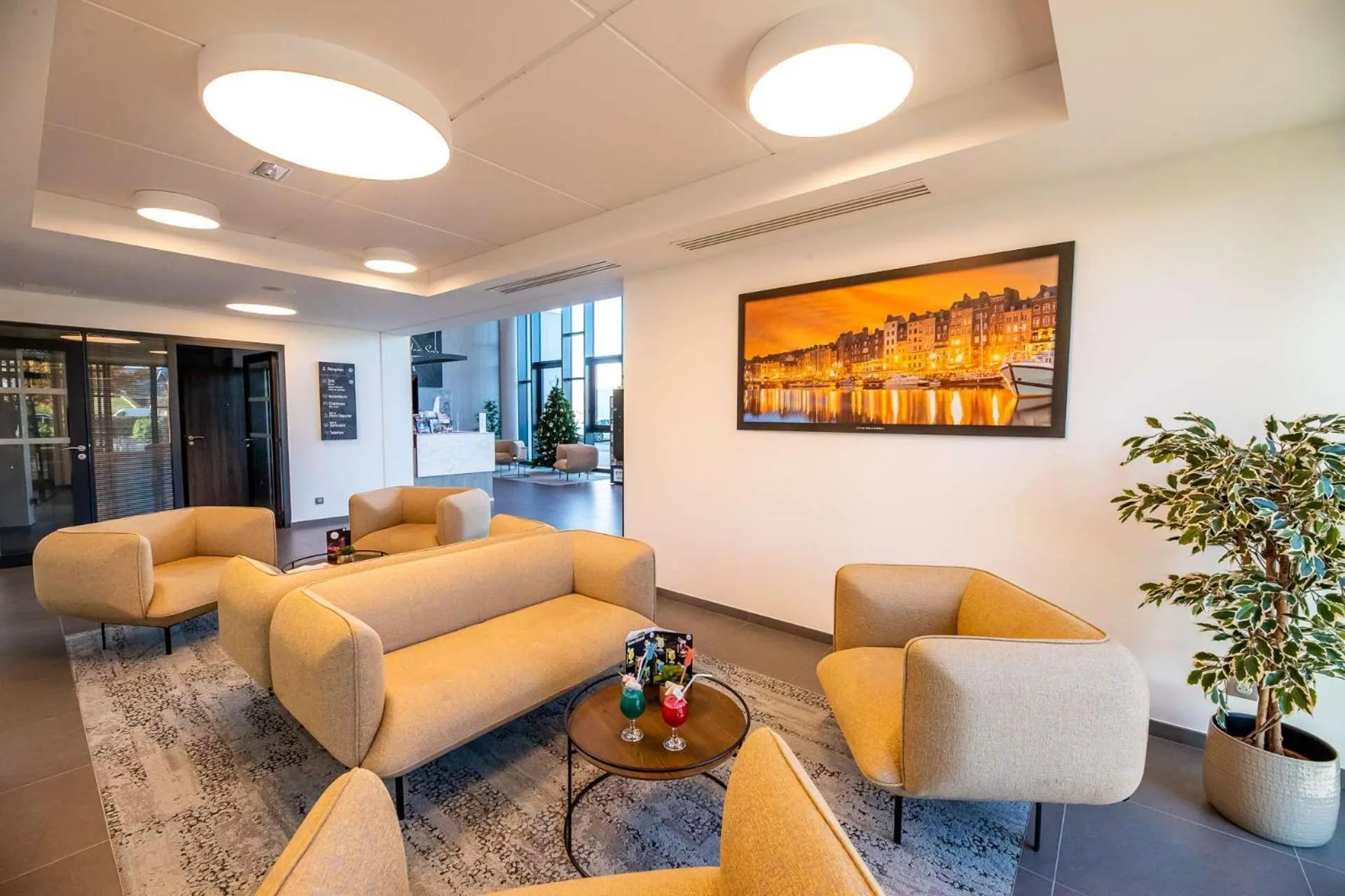 Lobby or reception in Brit Hotel Eden SPA Honfleur