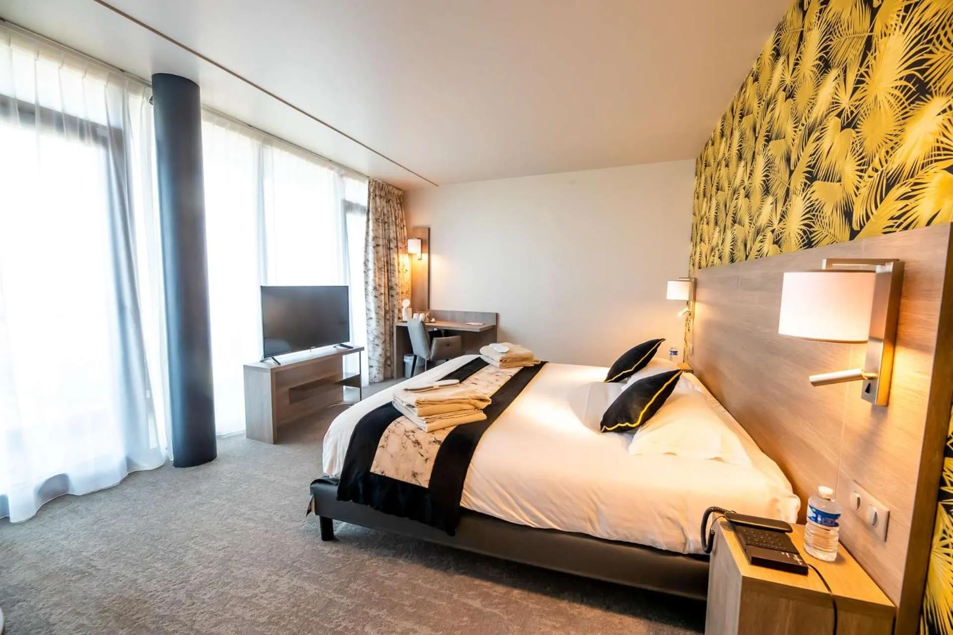 Bedroom, Bed in Brit Hotel Eden SPA Honfleur