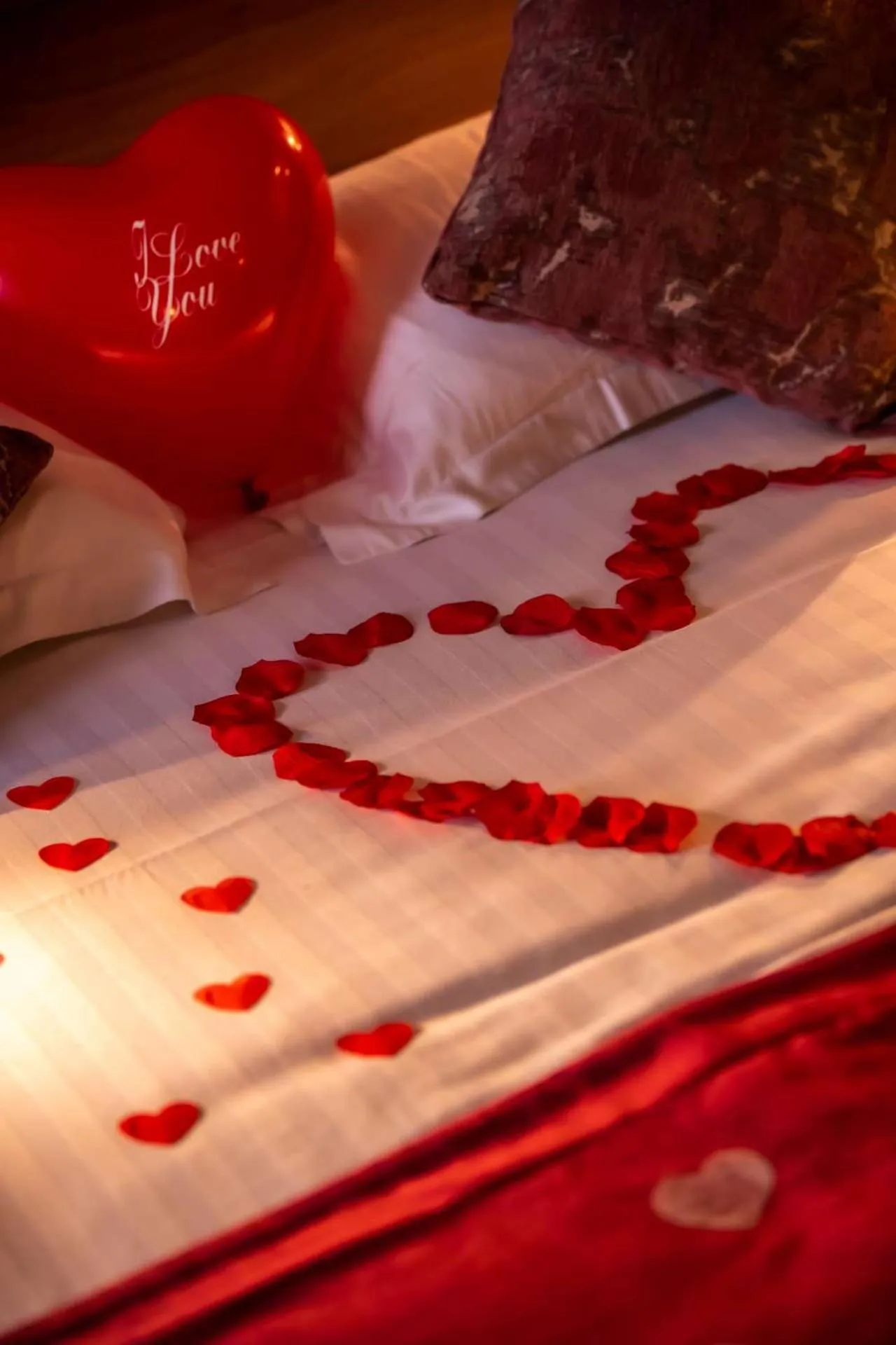 Lounge or bar, Bed in Brit Hotel Eden SPA Honfleur