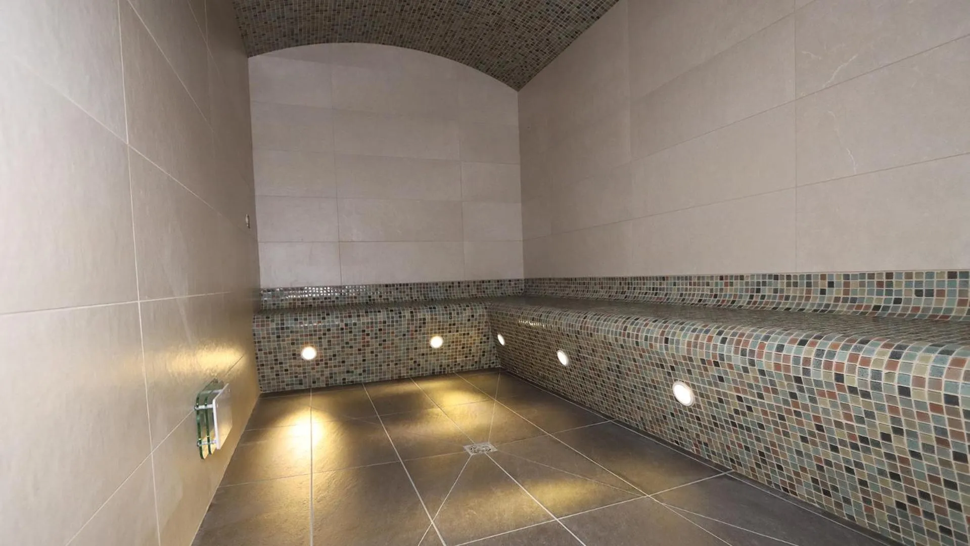 Steam room in Best Western Eden SPA