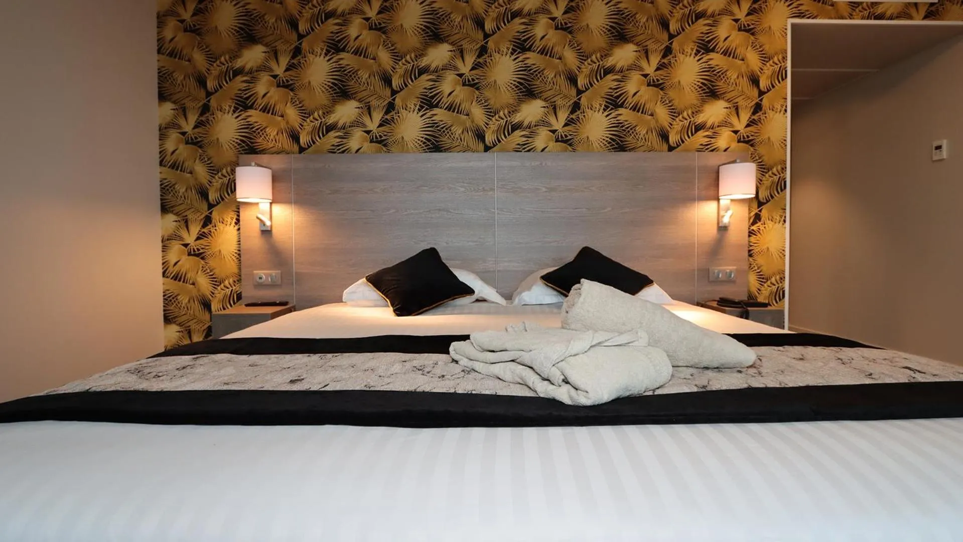 Bed in Best Western Eden SPA