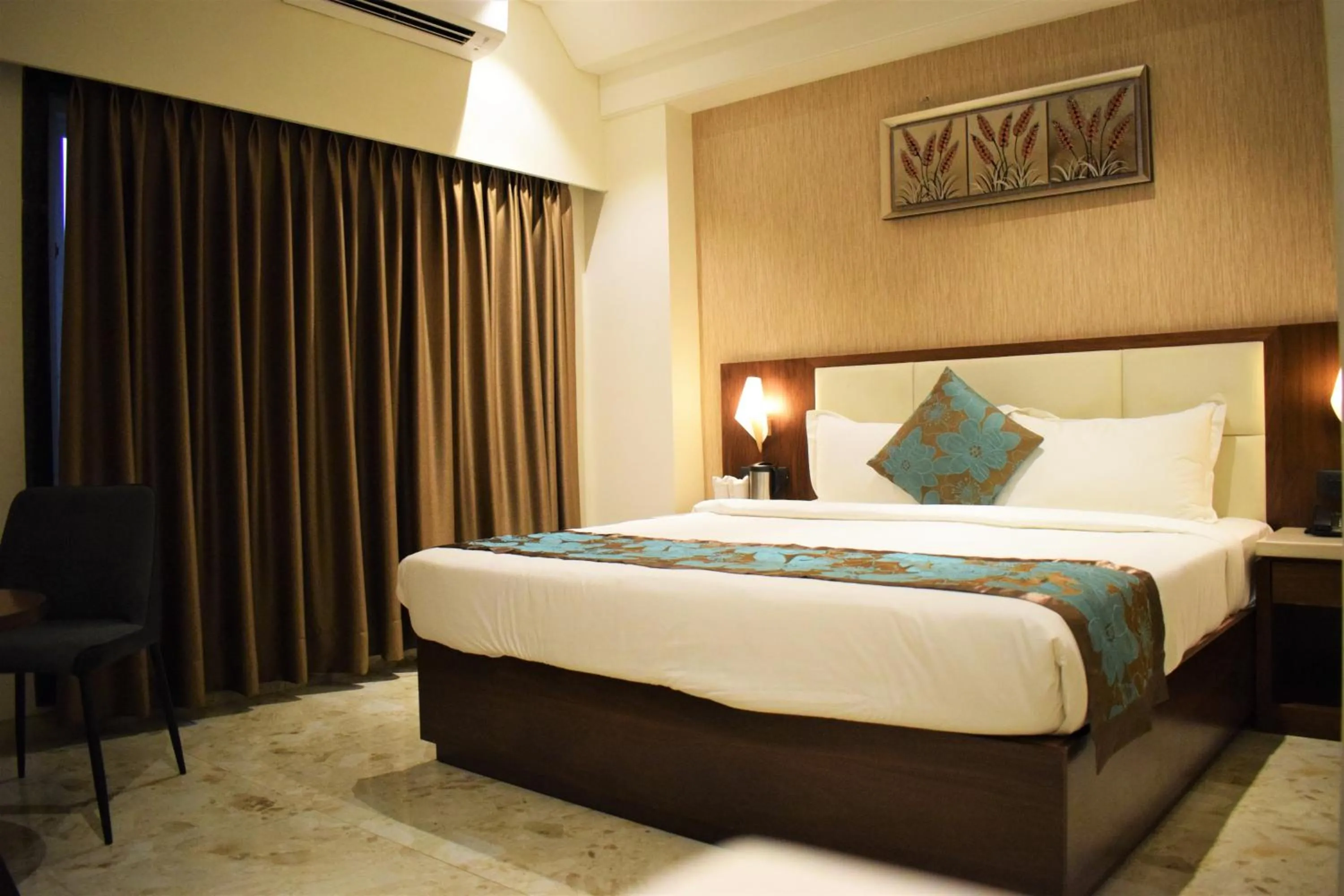 Bedroom, Bed in Hotel The Grand Chittor, Chittorgarh