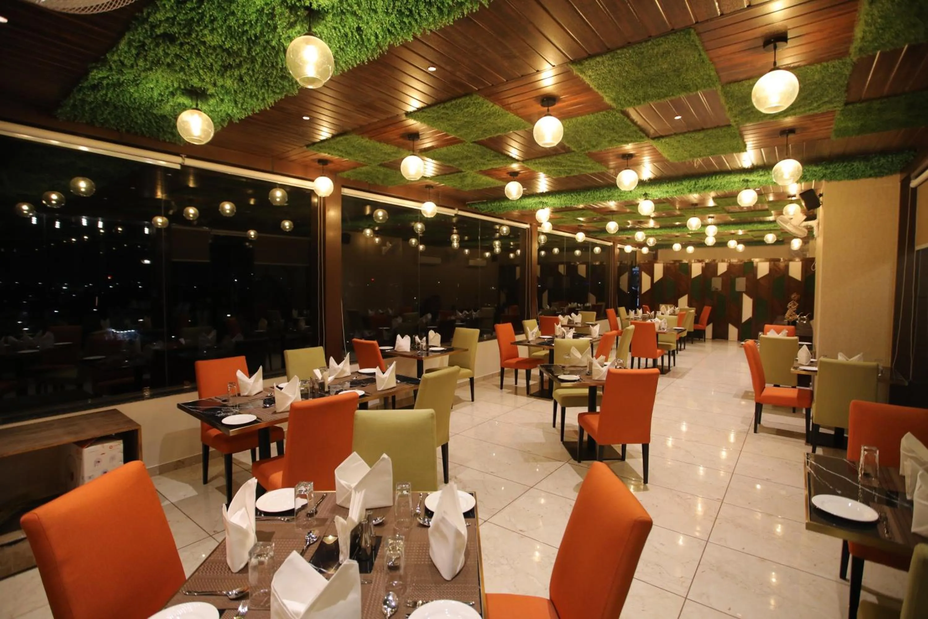 Restaurant/places to eat in Hotel The Grand Chittor, Chittorgarh