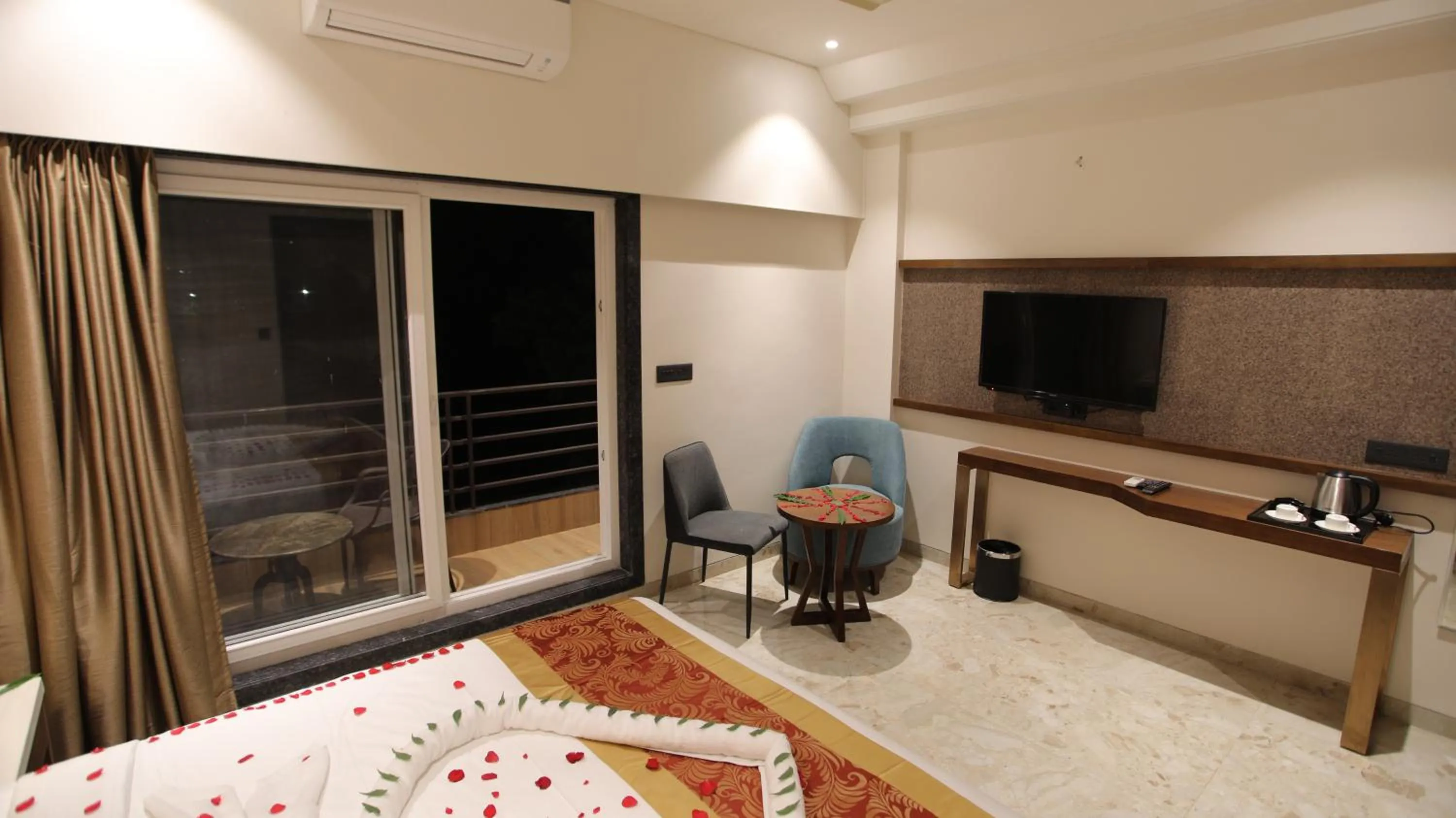 Bed in Hotel The Grand Chittor, Chittorgarh