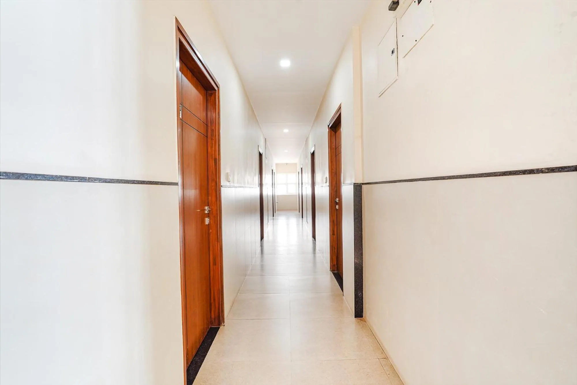 Lobby or reception in FabHotel Rove Inn & Suites - Nr Thammenahalli Village