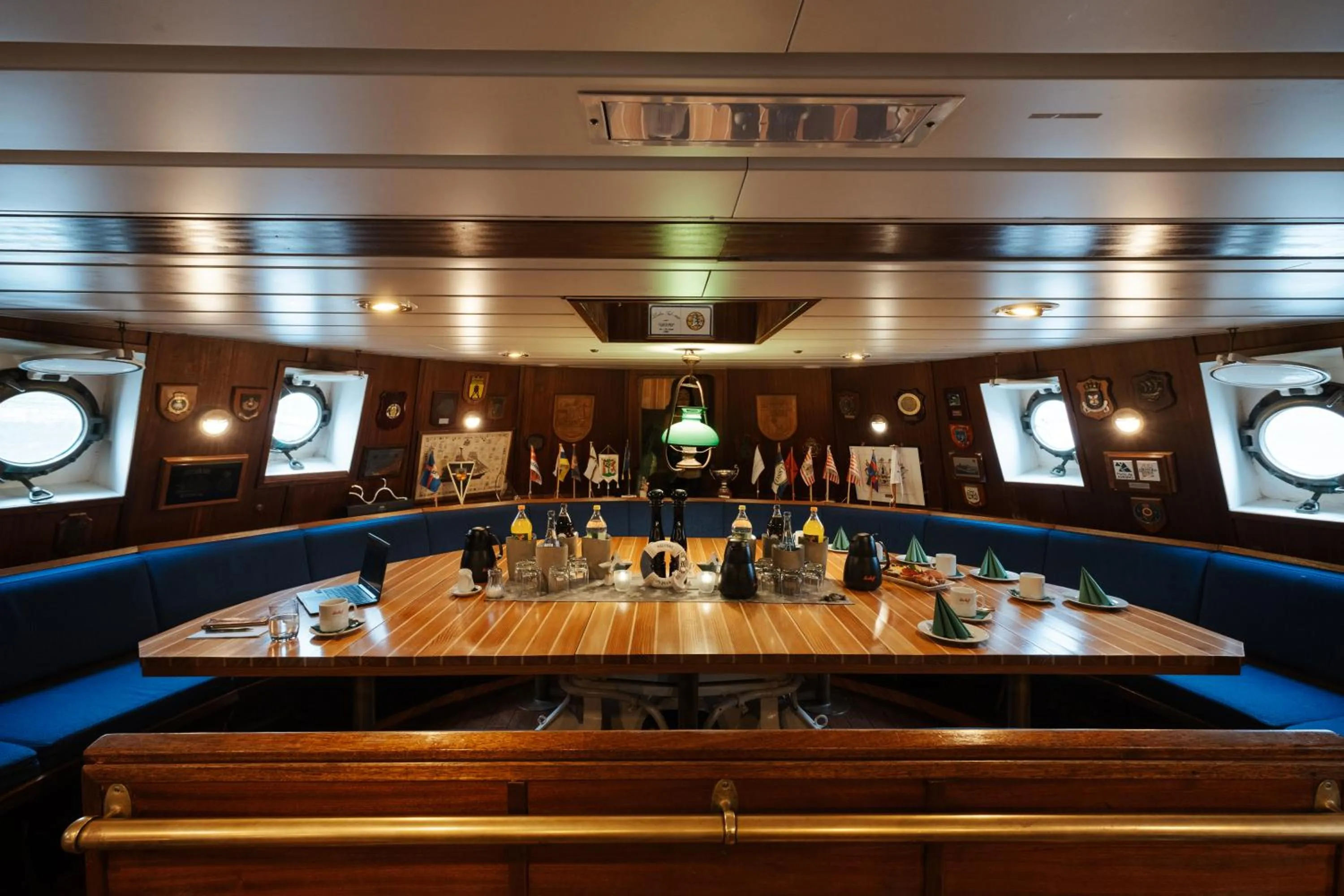 Restaurant/places to eat in Alexander von Humboldt - Das Schiff