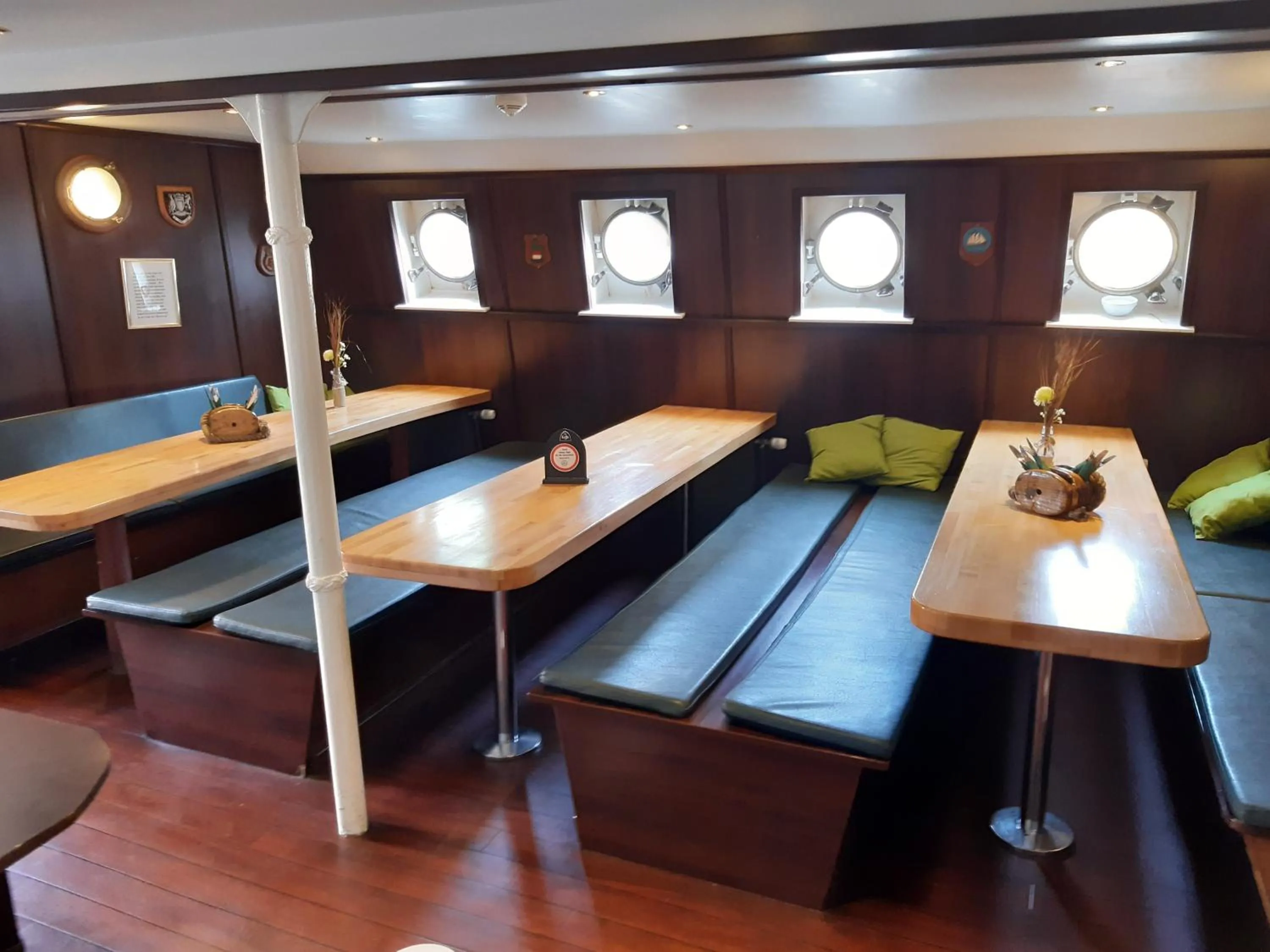 Restaurant/places to eat, Bed in Alexander von Humboldt - Das Schiff