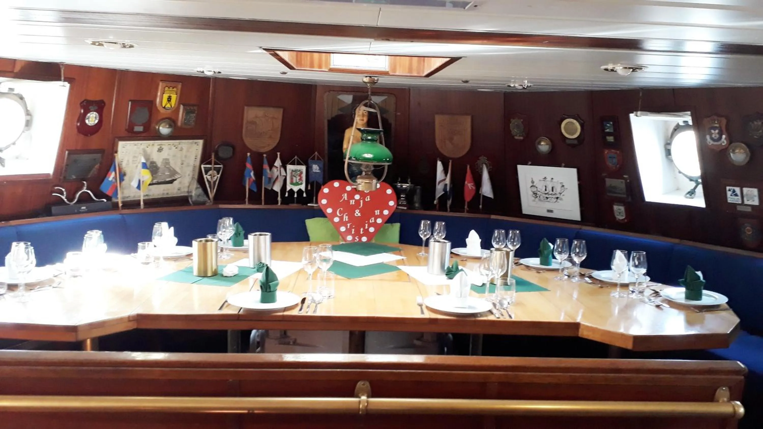 Restaurant/places to eat in Alexander von Humboldt - Das Schiff