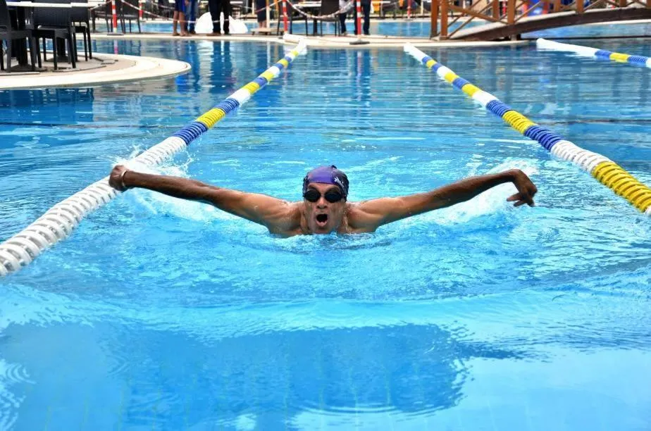 Swimming pool in Paradise Home City Stars