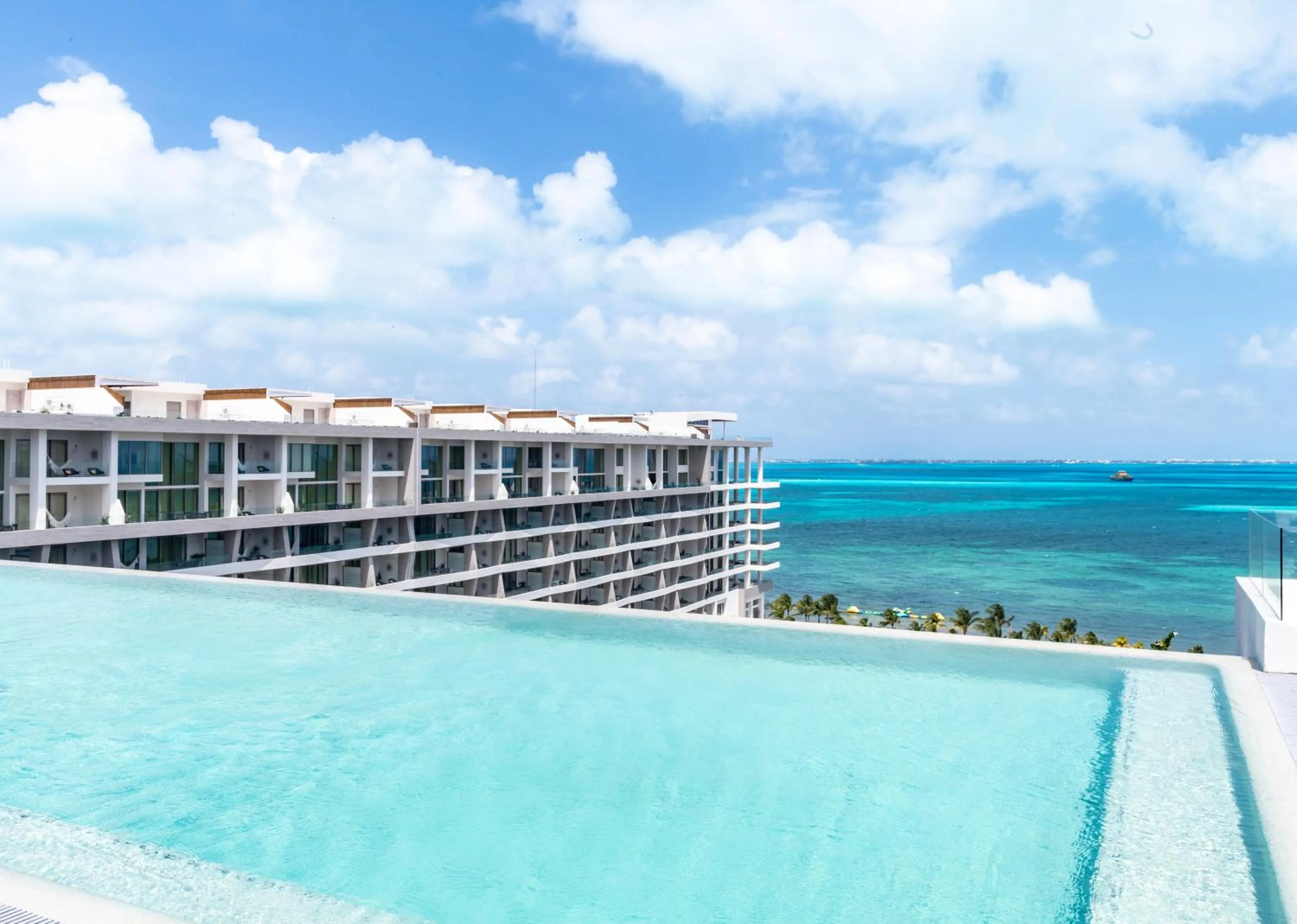 Swimming pool in Garza Blanca Resort & Spa Cancun