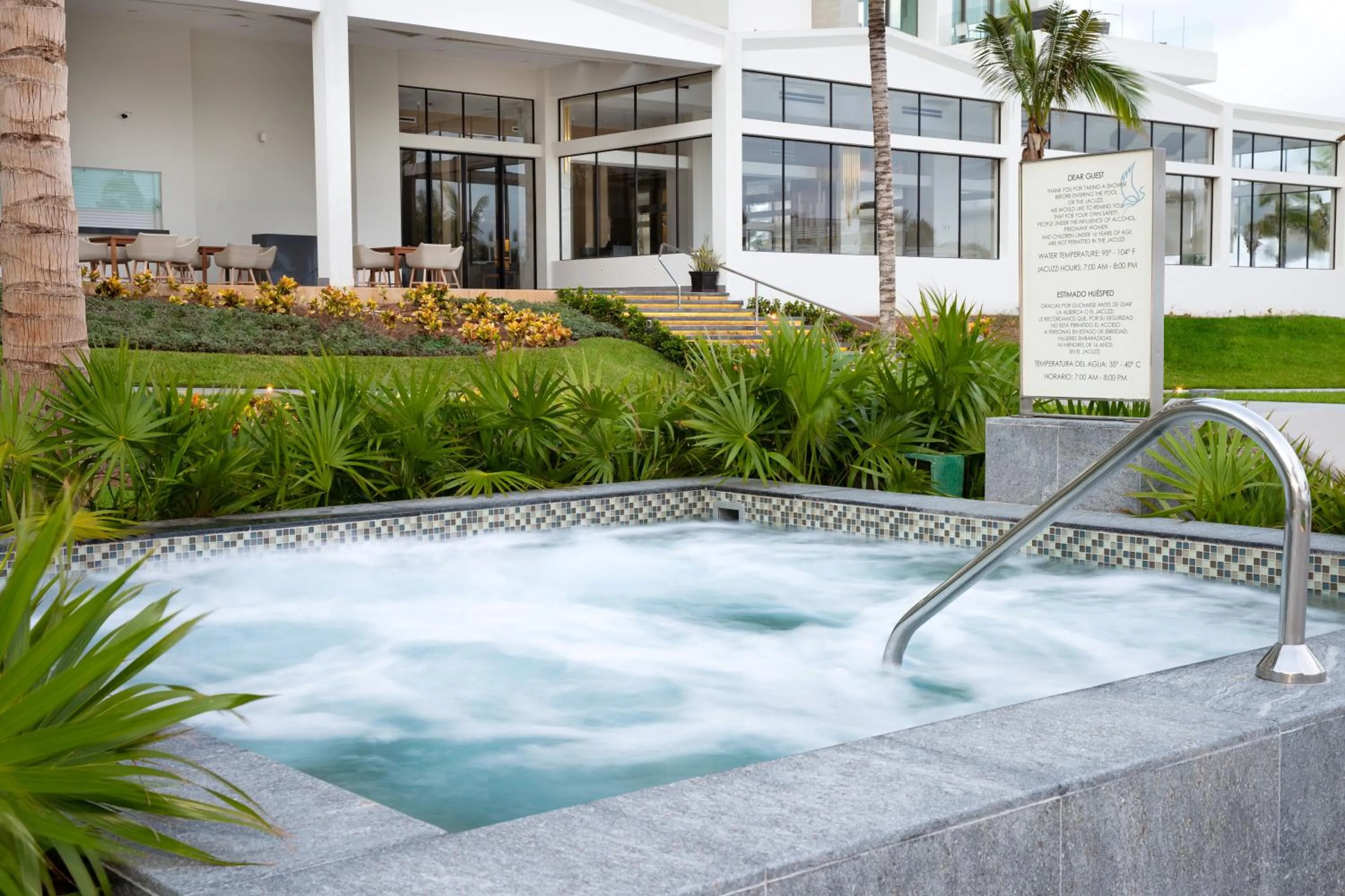 Hot Tub in Garza Blanca Resort & Spa Cancun