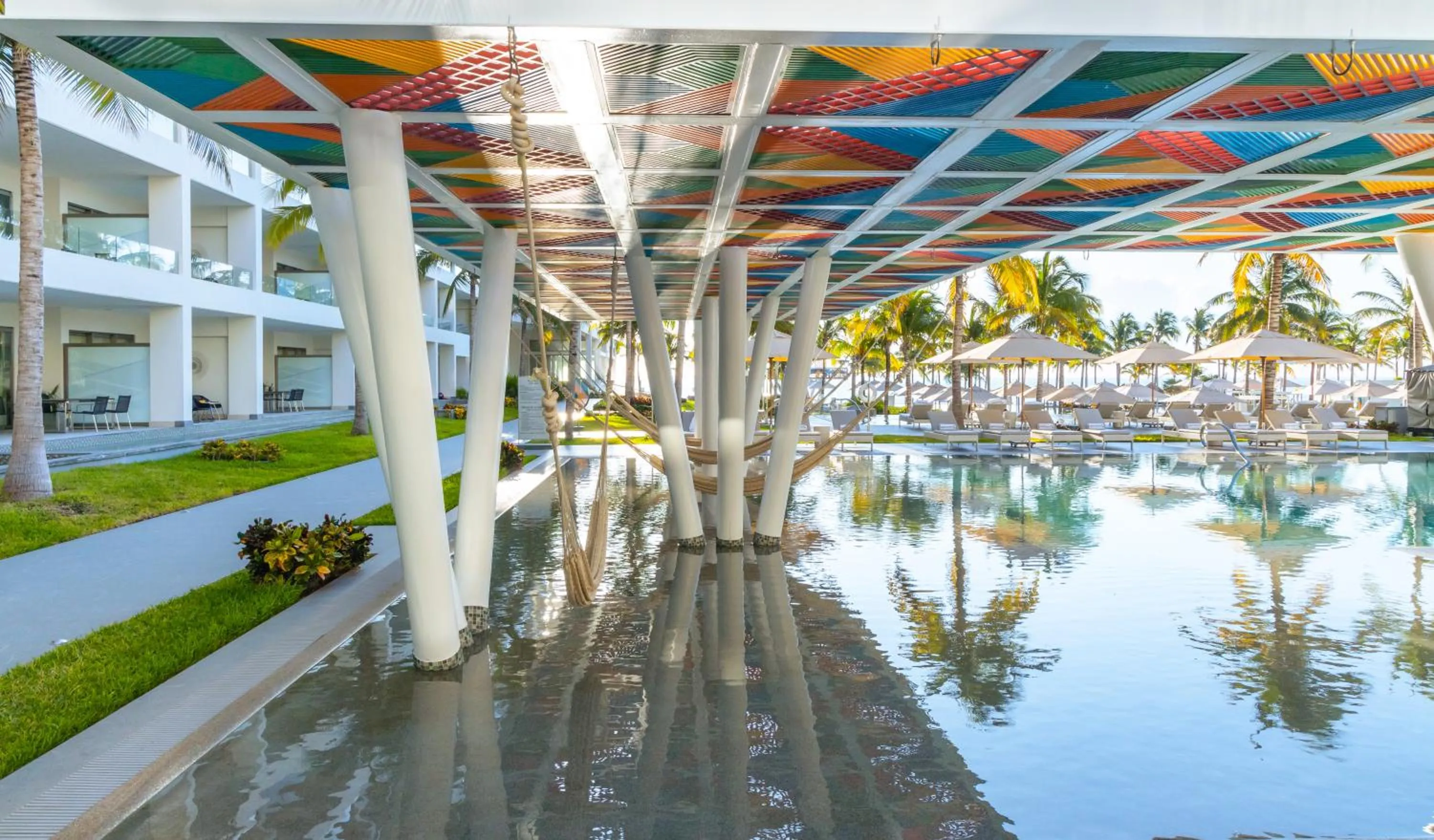 Swimming pool in Garza Blanca Resort & Spa Cancun