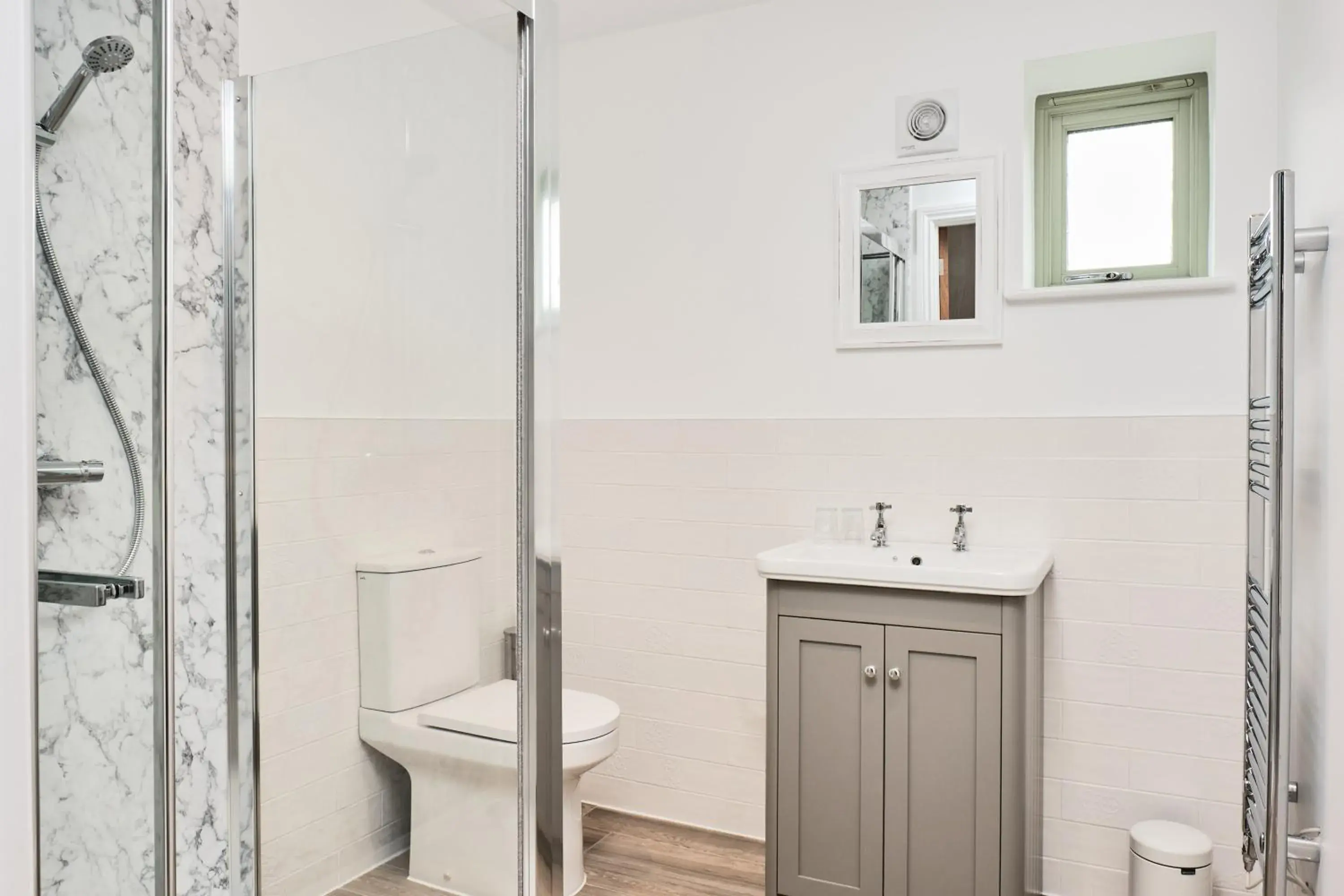 Double or Twin Room - Disability Access in Bridge House Barn Double or Twin Room - Disability Access in Bridge House Barn