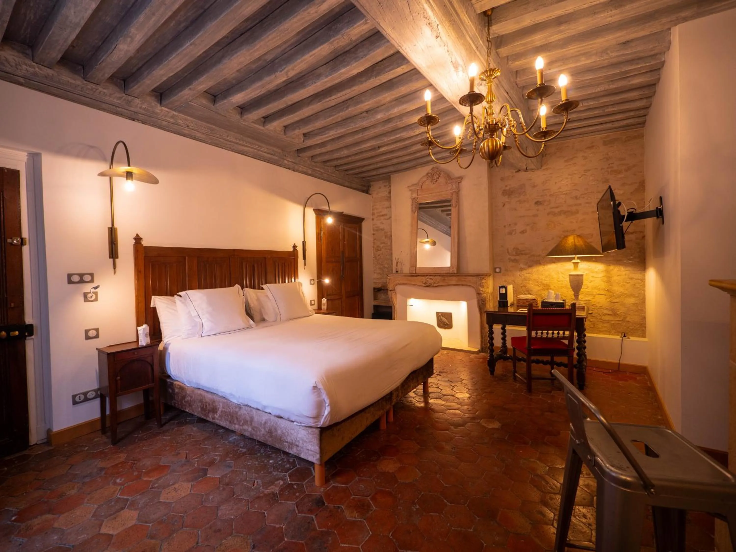 Bed in Les Remparts Hôtels et Demeures Historiques