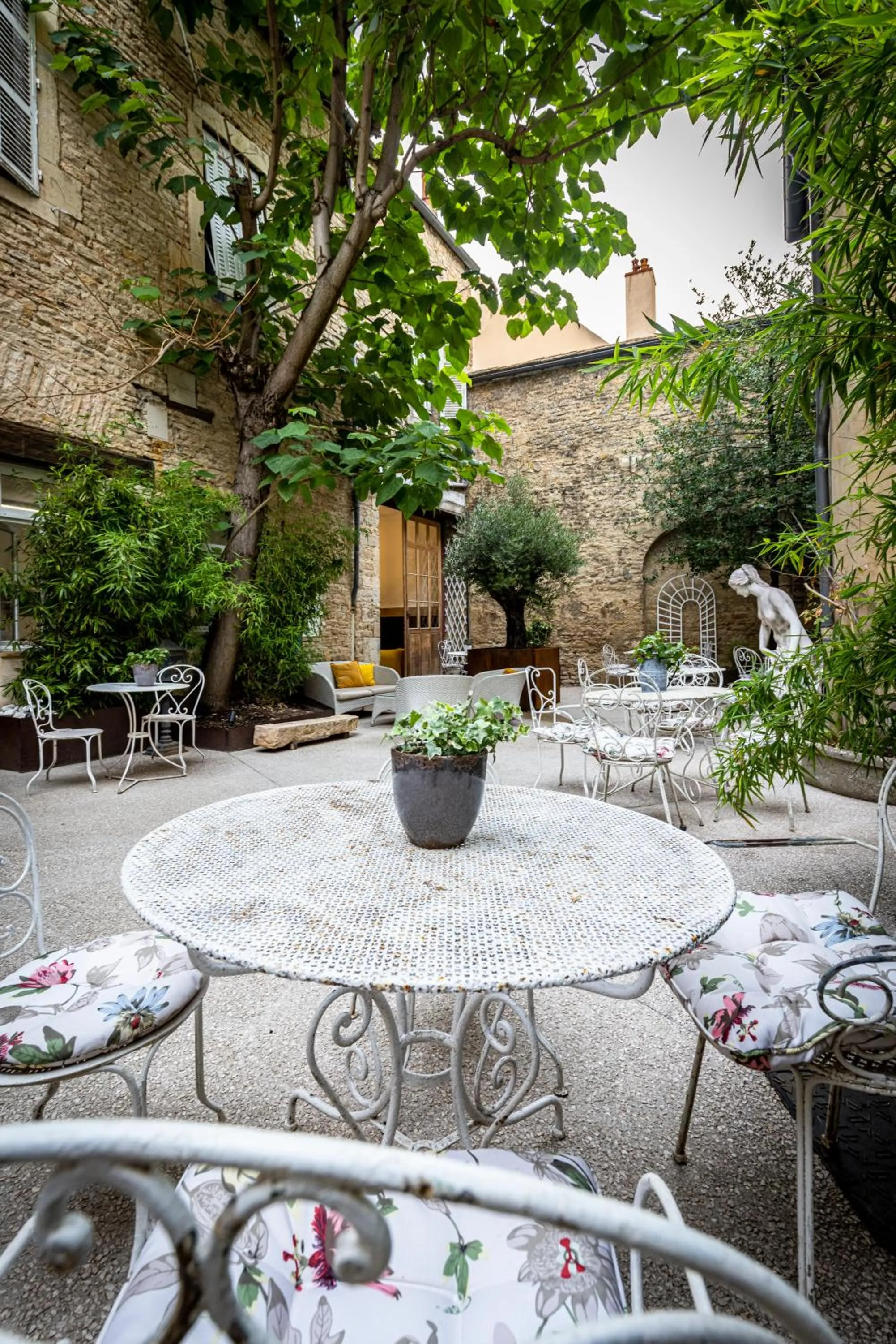 Garden in Les Remparts Hôtels et Demeures Historiques