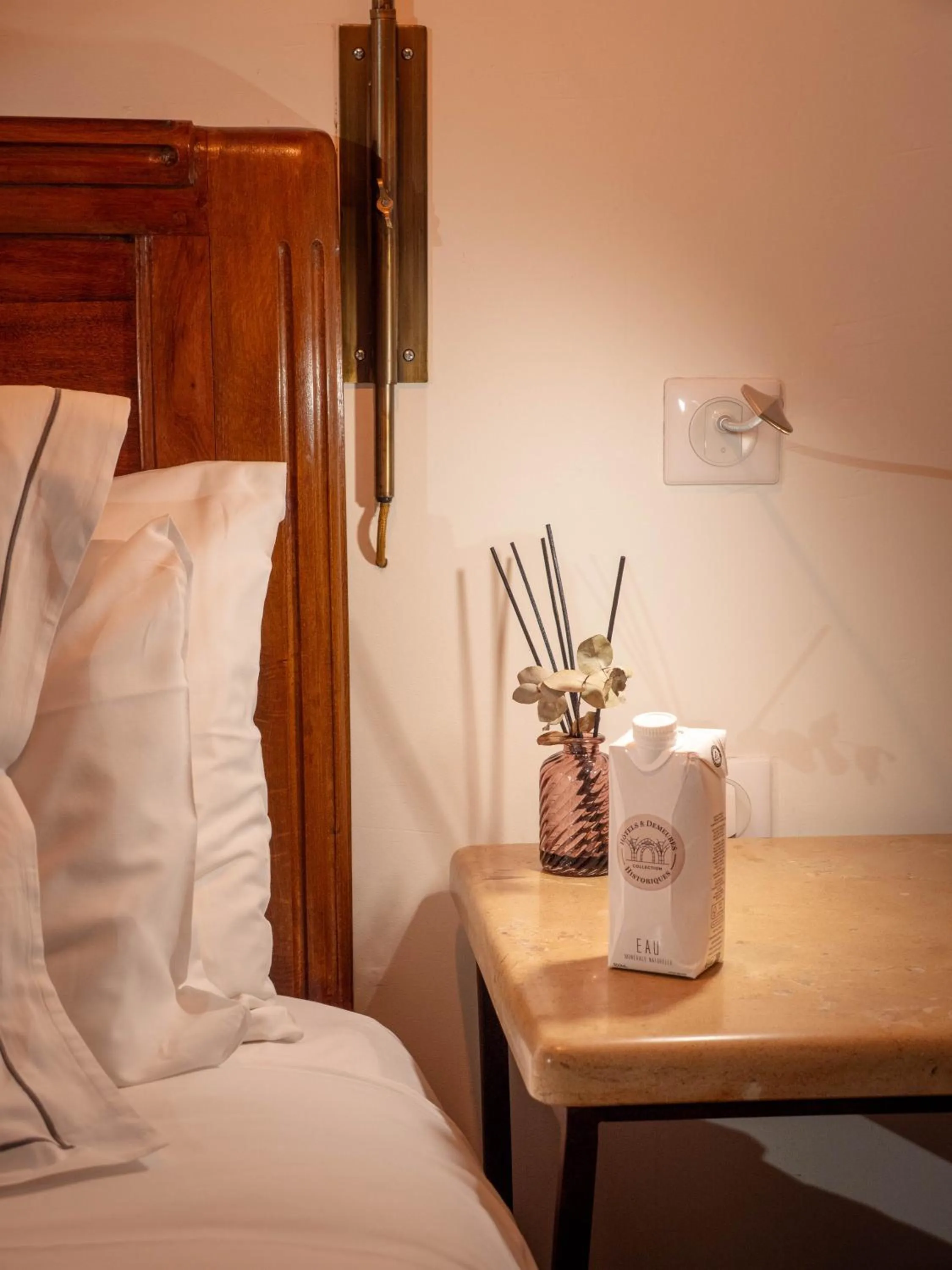 Bed in Les Remparts Hôtels et Demeures Historiques