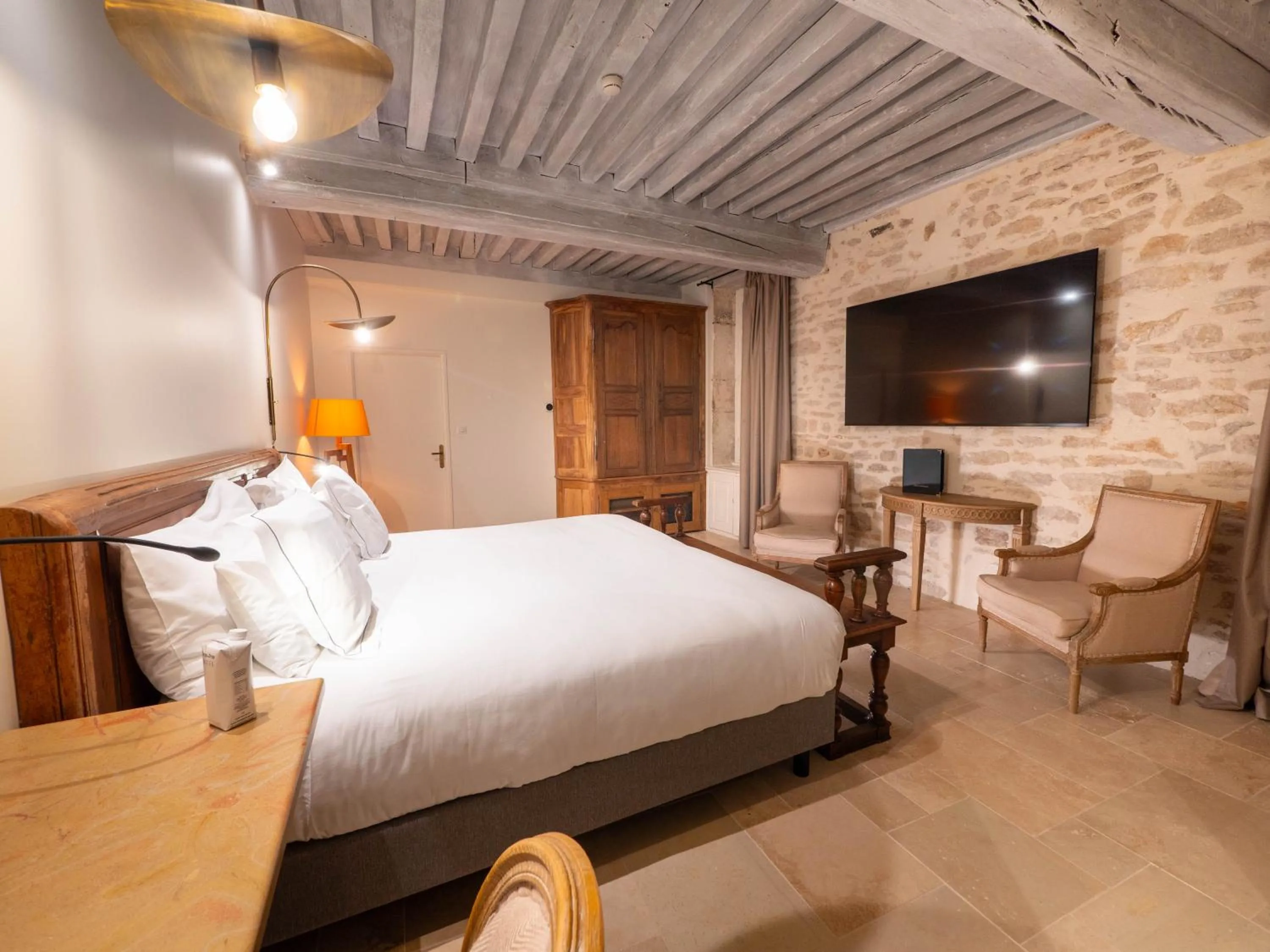 Bed in Les Remparts Hôtels et Demeures Historiques