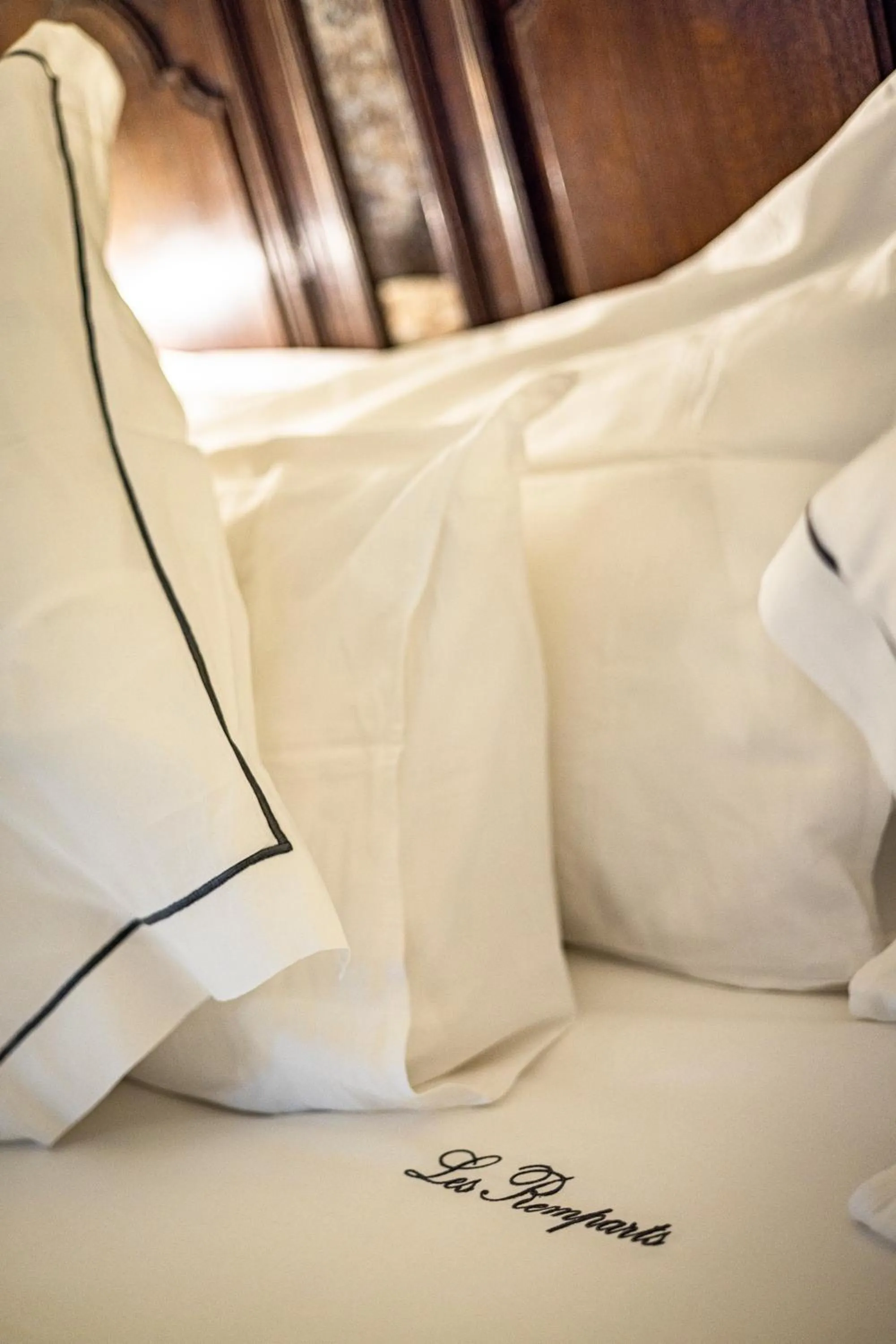 Bed in Les Remparts Hôtels et Demeures Historiques