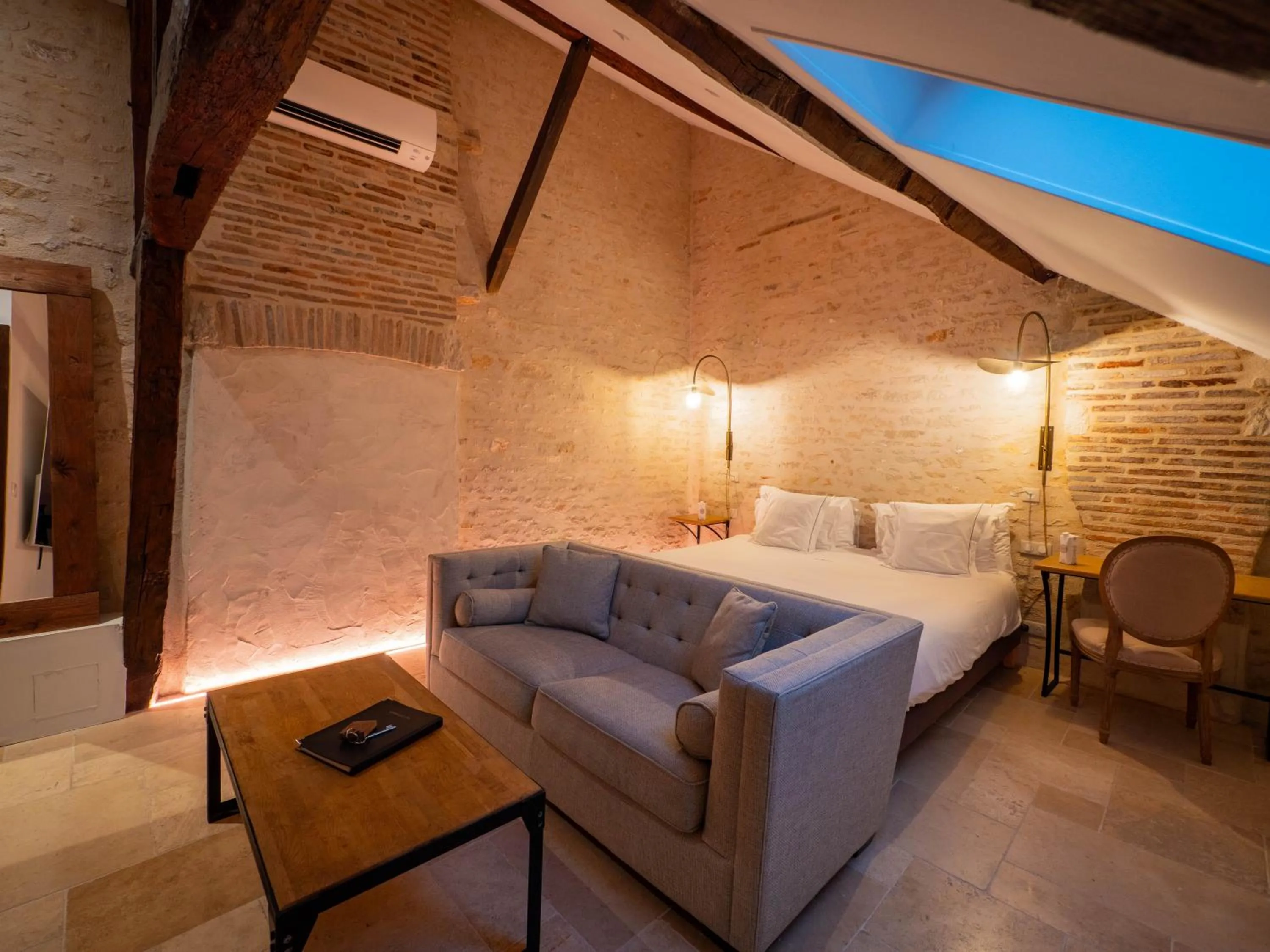 Bed in Les Remparts Hôtels et Demeures Historiques