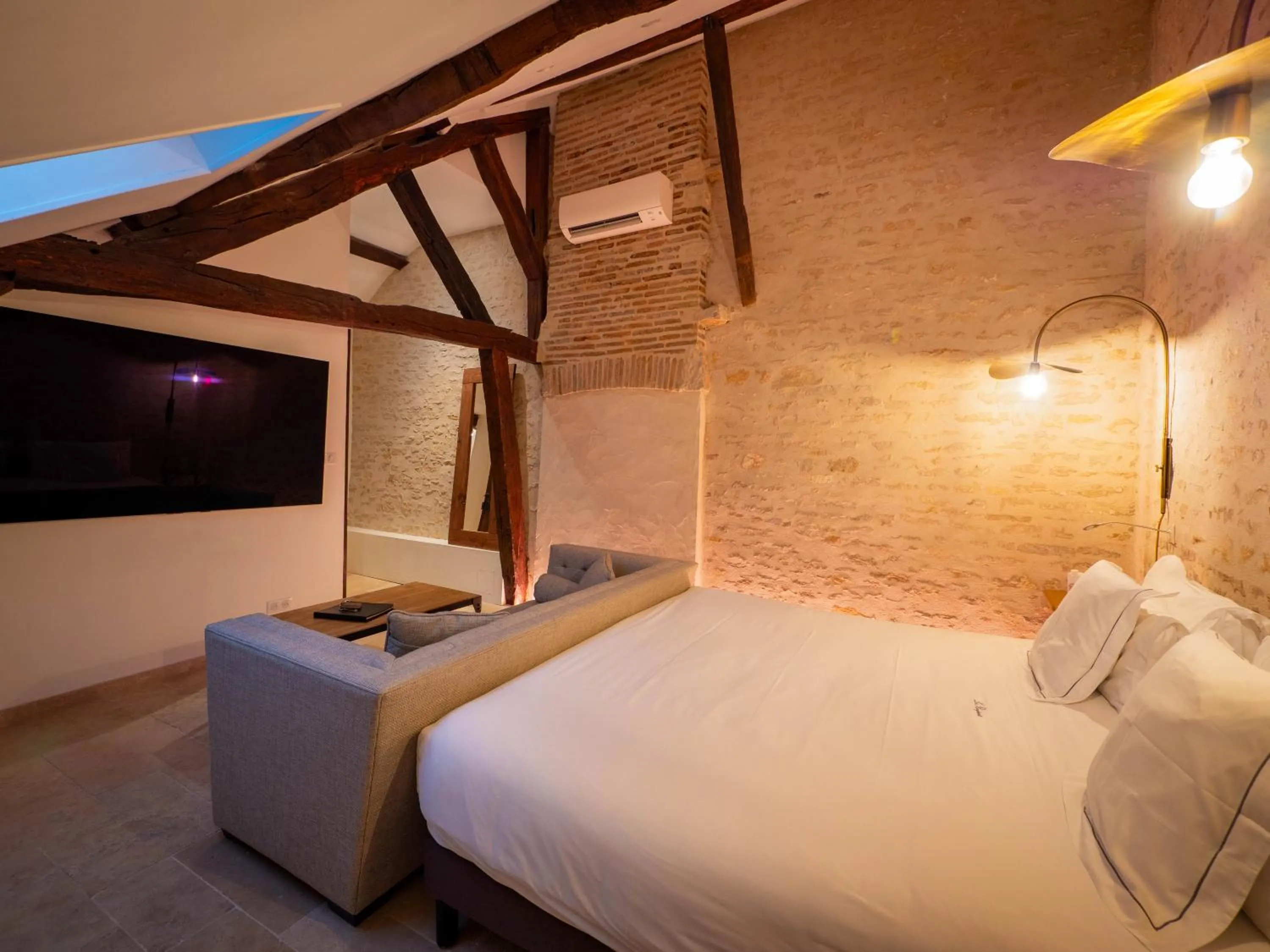 Bed in Les Remparts Hôtels et Demeures Historiques