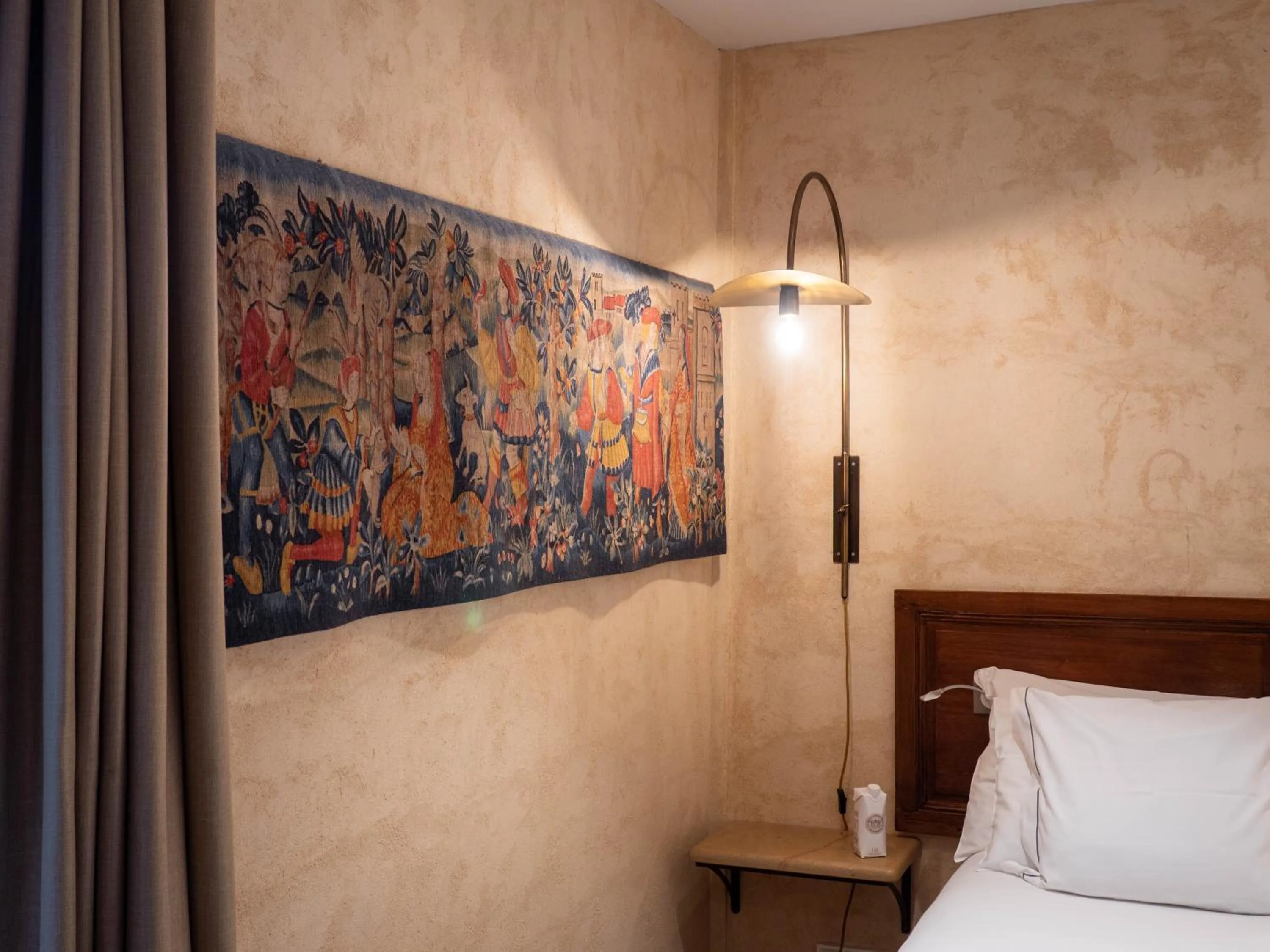 Bed in Les Remparts Hôtels et Demeures Historiques